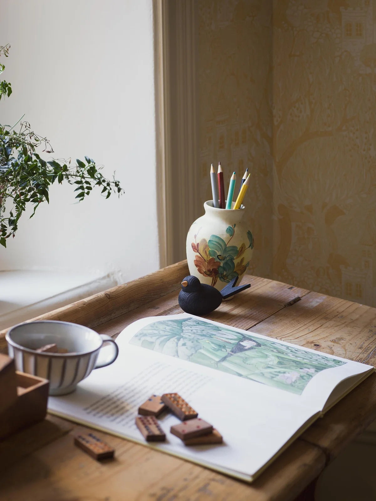 Kinder-Tapete mit dem Märchenmotiv KÖNIGREICH DER WEIDEN gelb