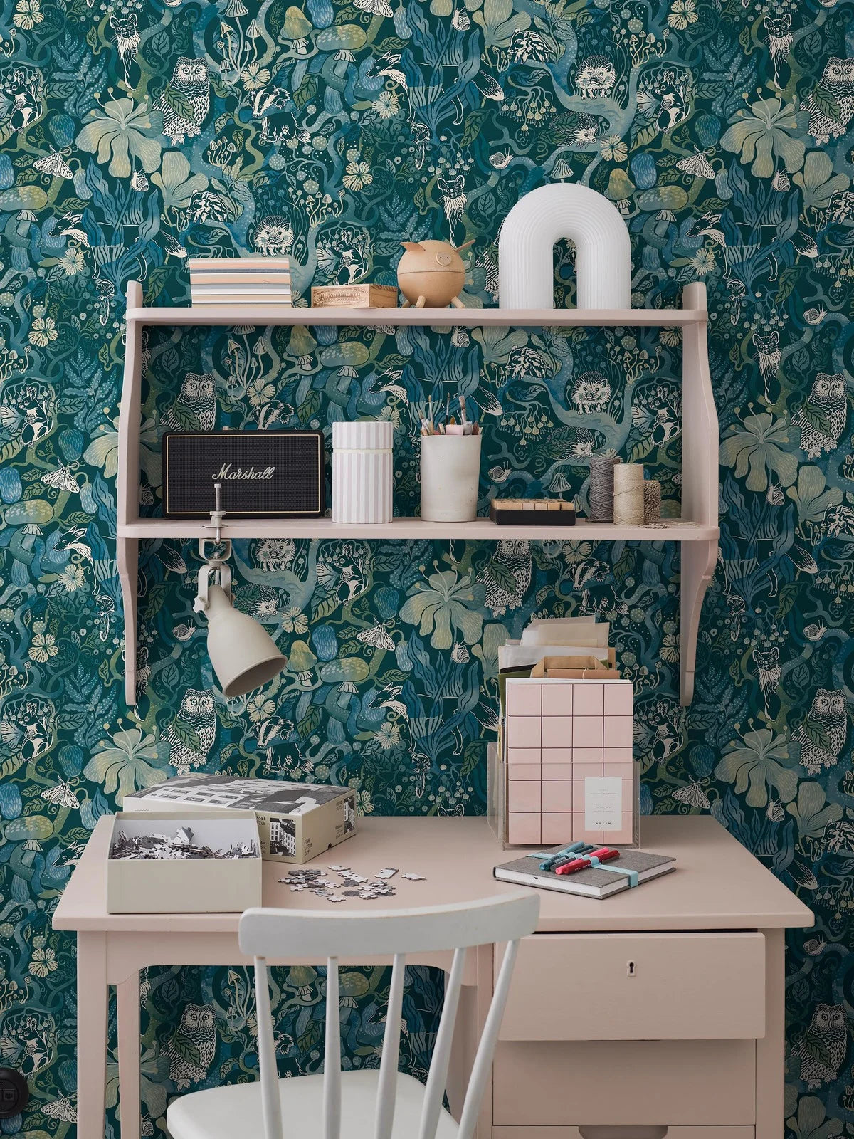 Kinder-Tapete mit dem Motiv des märchenhaften Waldes MAGIC WOODS in Türkis