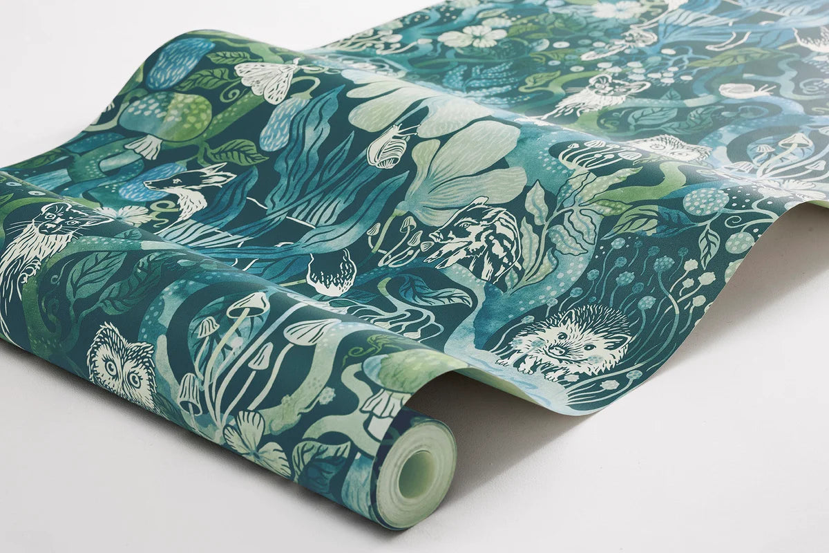 Kinder-Tapete mit dem Motiv des märchenhaften Waldes MAGIC WOODS in Türkis