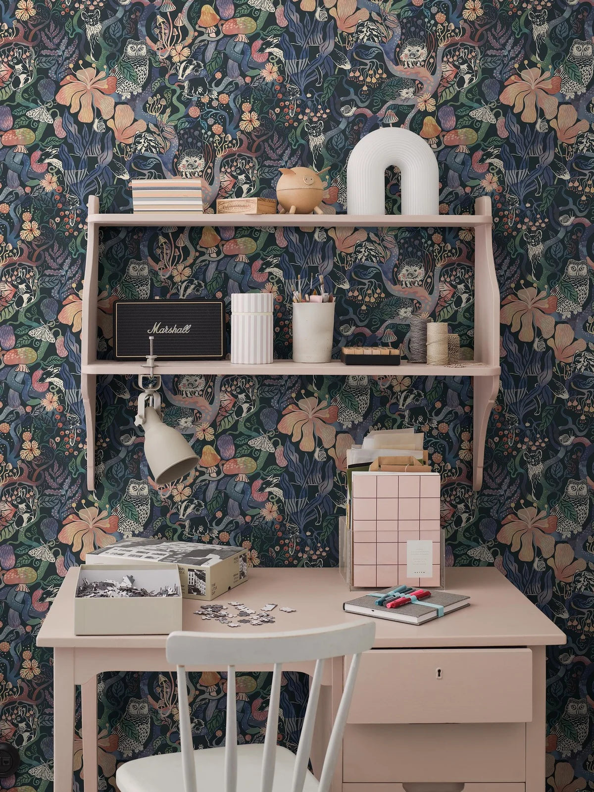 Tapete für Kinder mit dem Motiv des märchenhaften Waldes MAGIC WOODS blau mit rosa