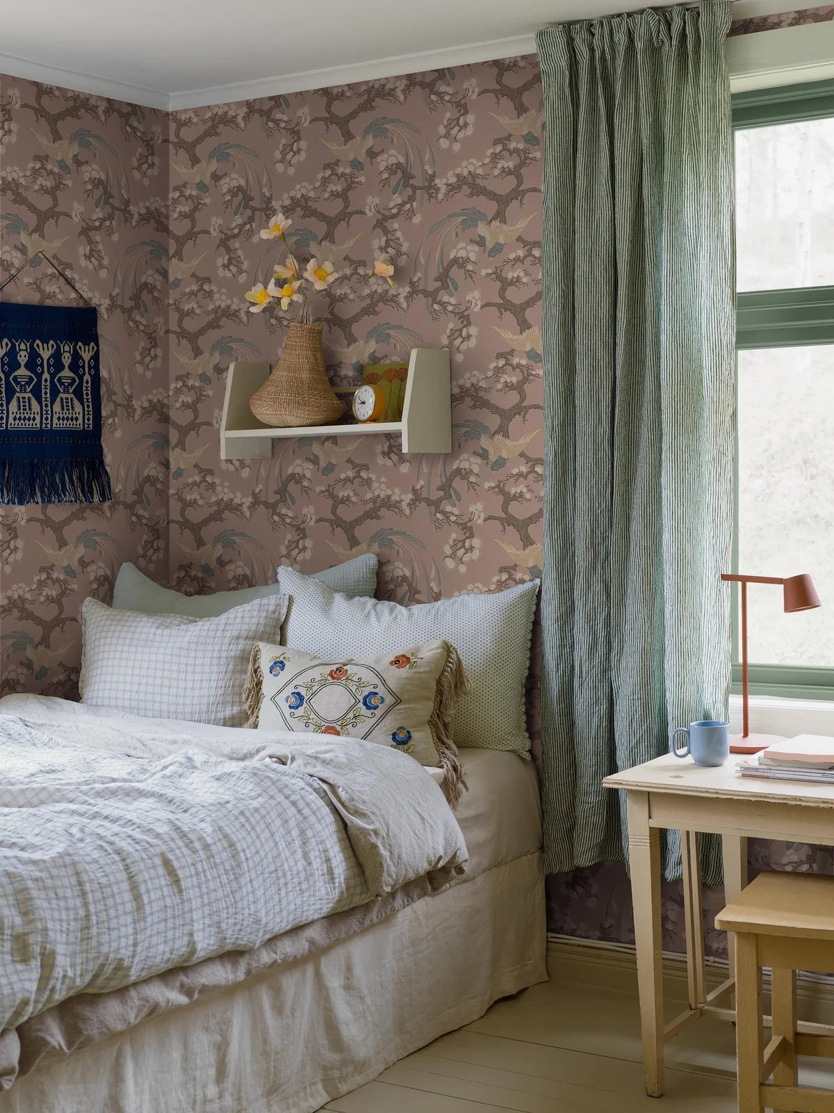 Tapete mit pflanzlichem und tierischem Motiv FENIX rosa