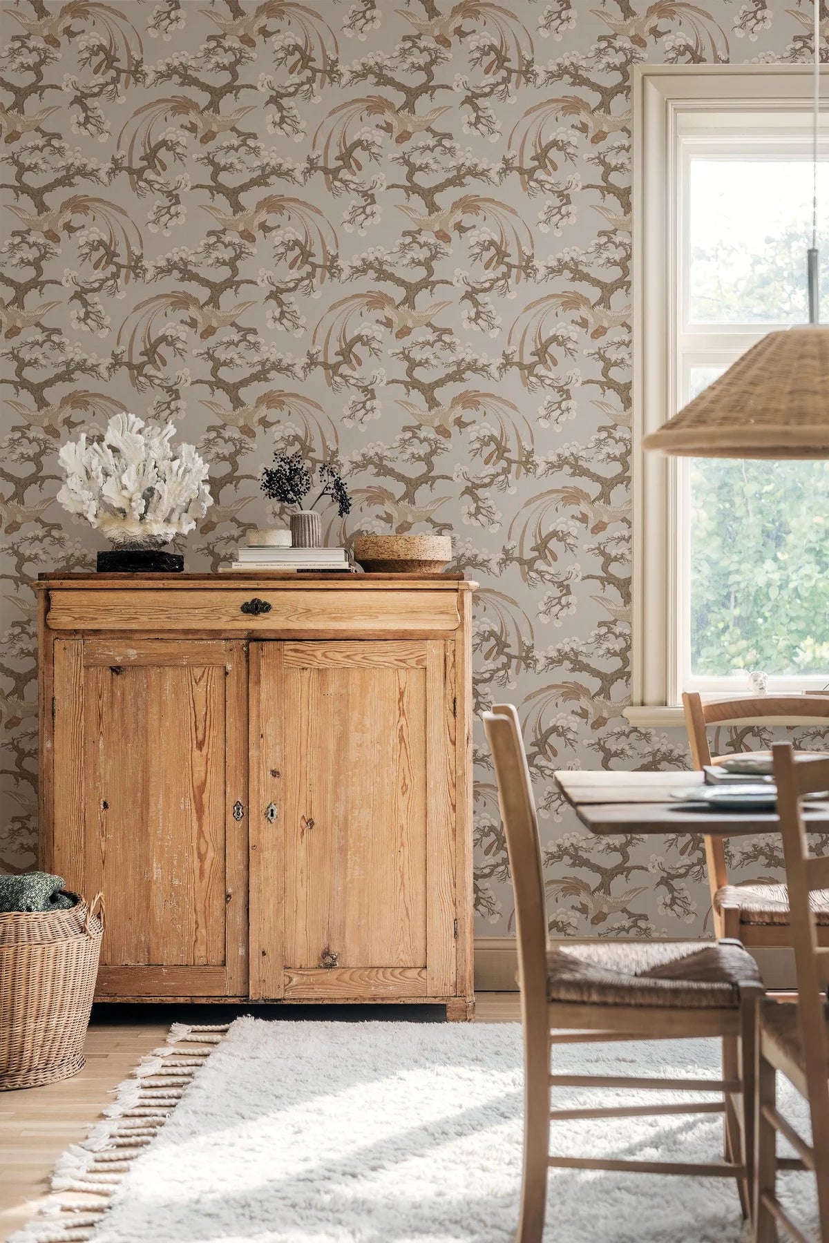 FENIX wallpaper with a plant and animal motif in muted beige [Klaudia]
