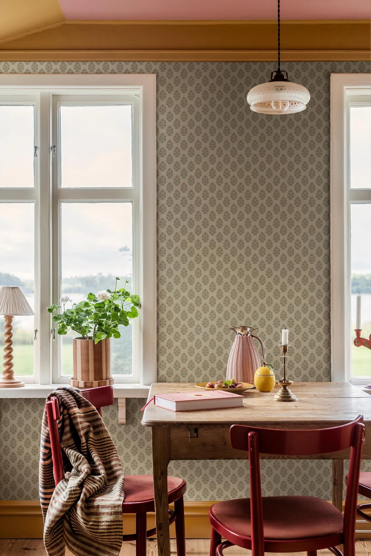 SIBYLLA Cream Floral Pattern Wallpaper with Pink