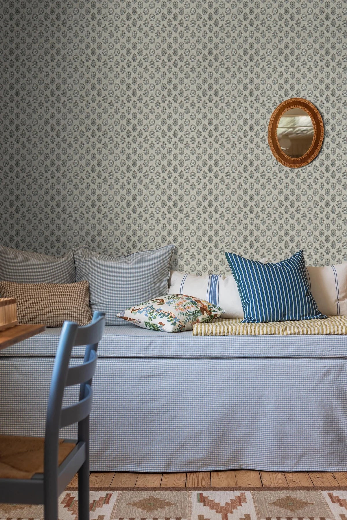 Tapete mit pflanzlichem Blumenmotiv SIBYLLA beige mit grün