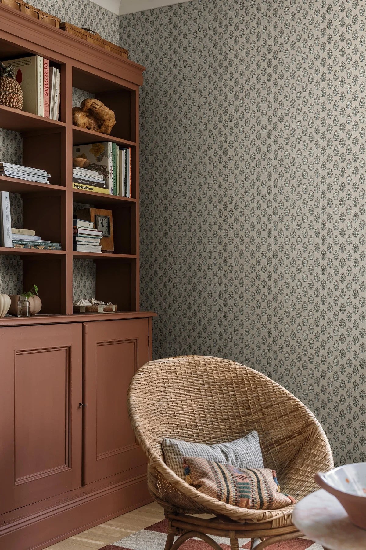 Tapete mit pflanzlichem Blumenmotiv SIBYLLA beige mit grün