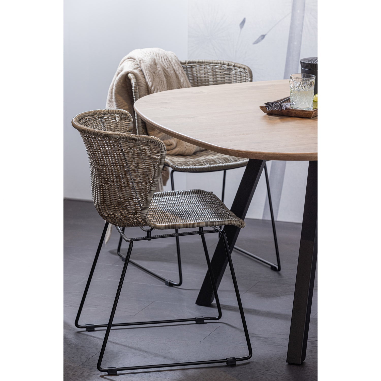 TABLO table oak with V-shaped base