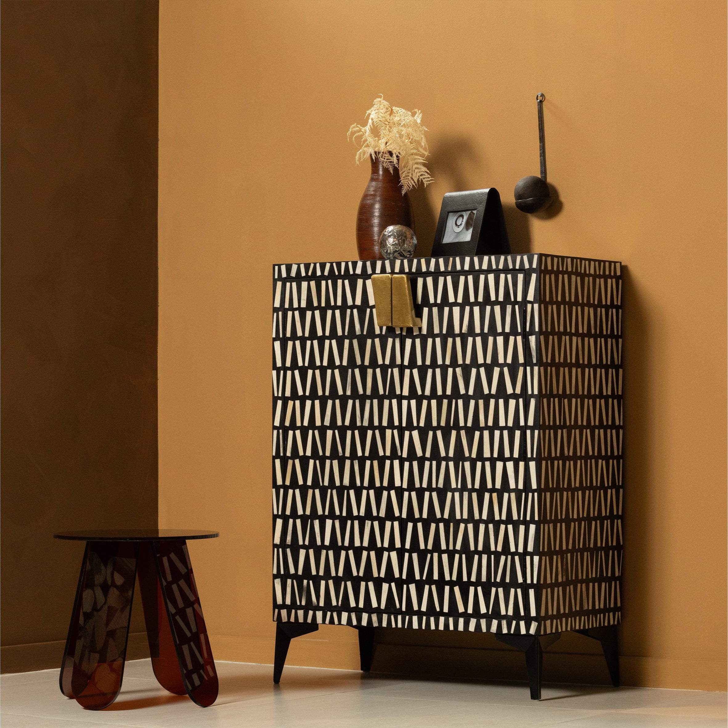 Menneschrank Holz schwarz/weiß