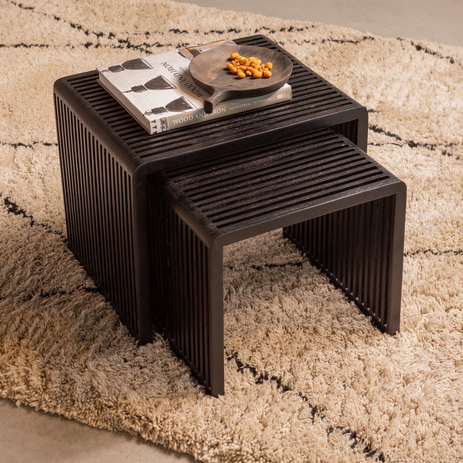 Willa Tischset Schwarzes recyceltes Holz