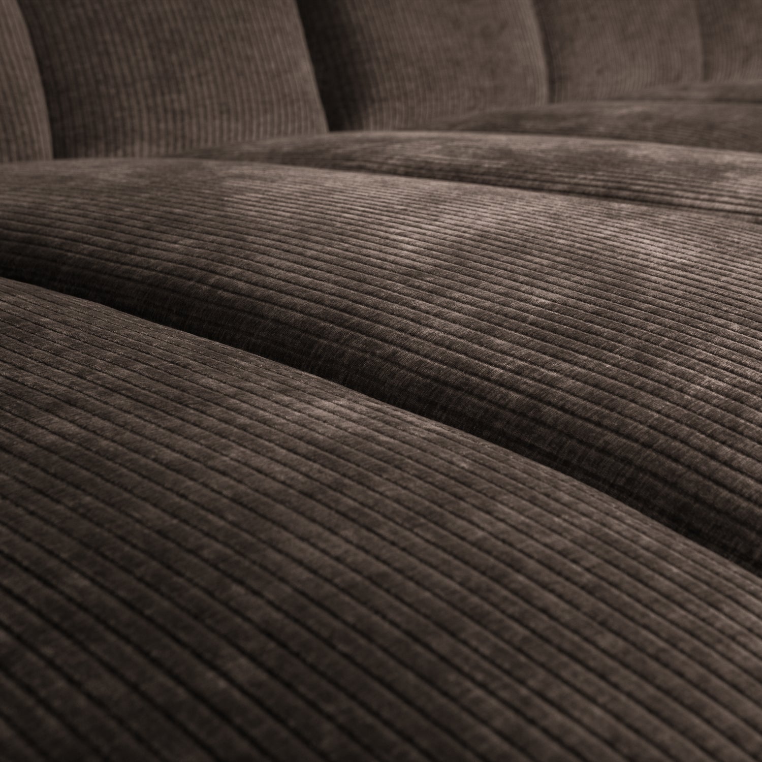 Modularer, linksseitiger Ecksofa MOJO in dunkelbraunem Cord