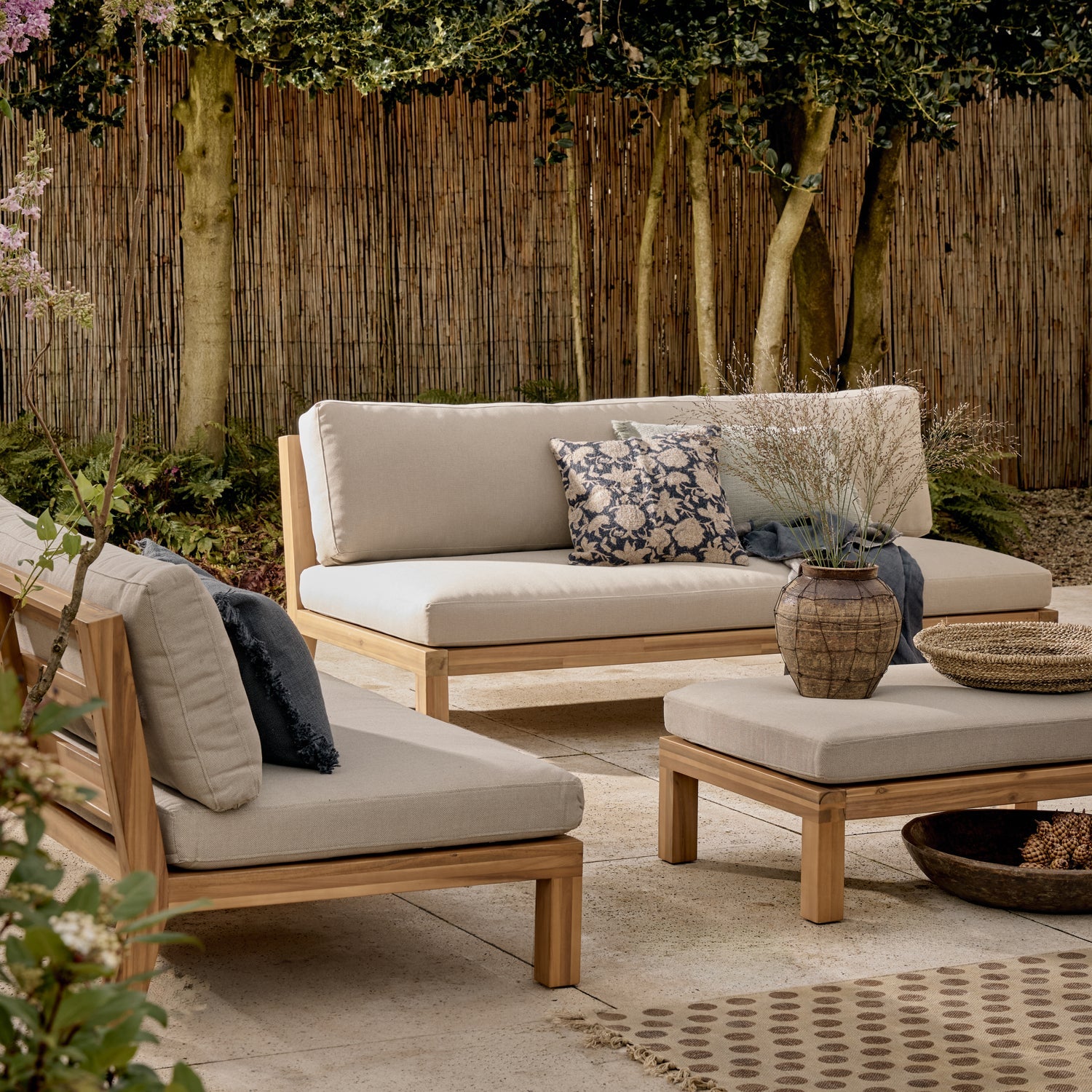 Außenfotel RELAX beige mit Akazienbasis