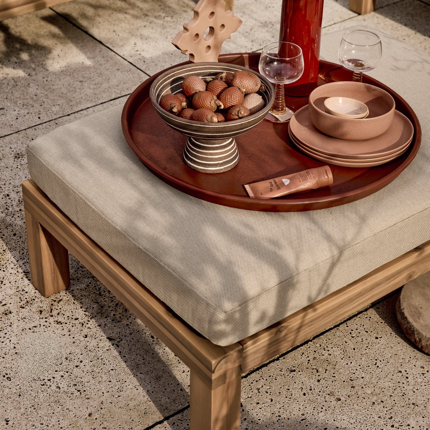 Outdoor RELAX Pouf in Beige with Acacia Base