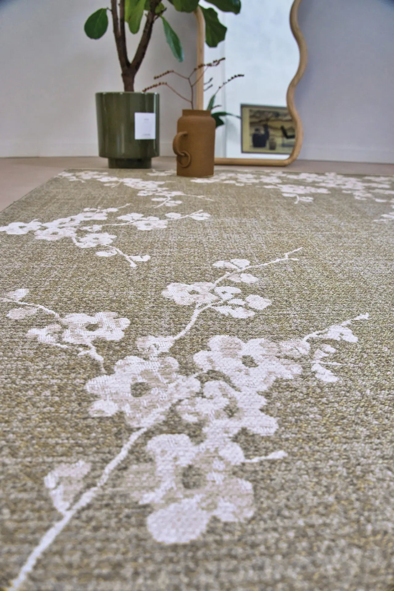 Oval rug SAKURA green with white