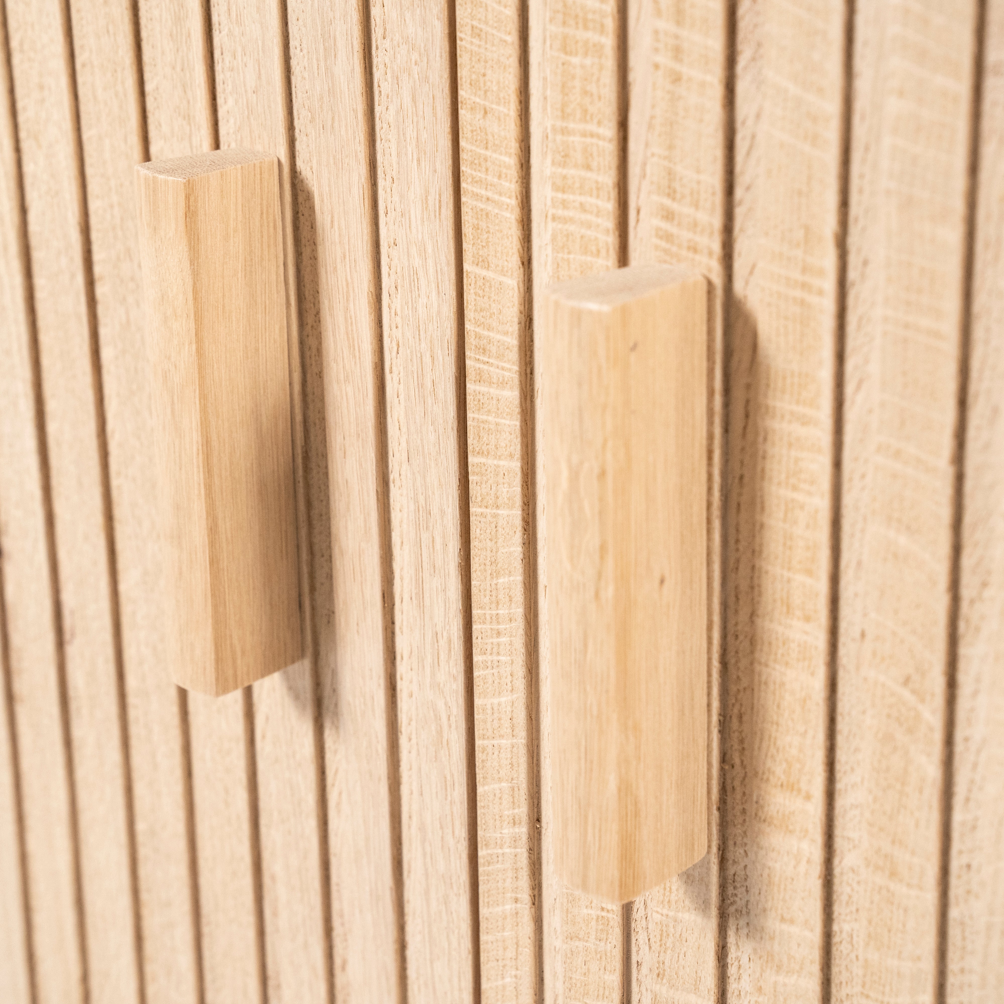 ROSENBORG oak wood chest of drawers