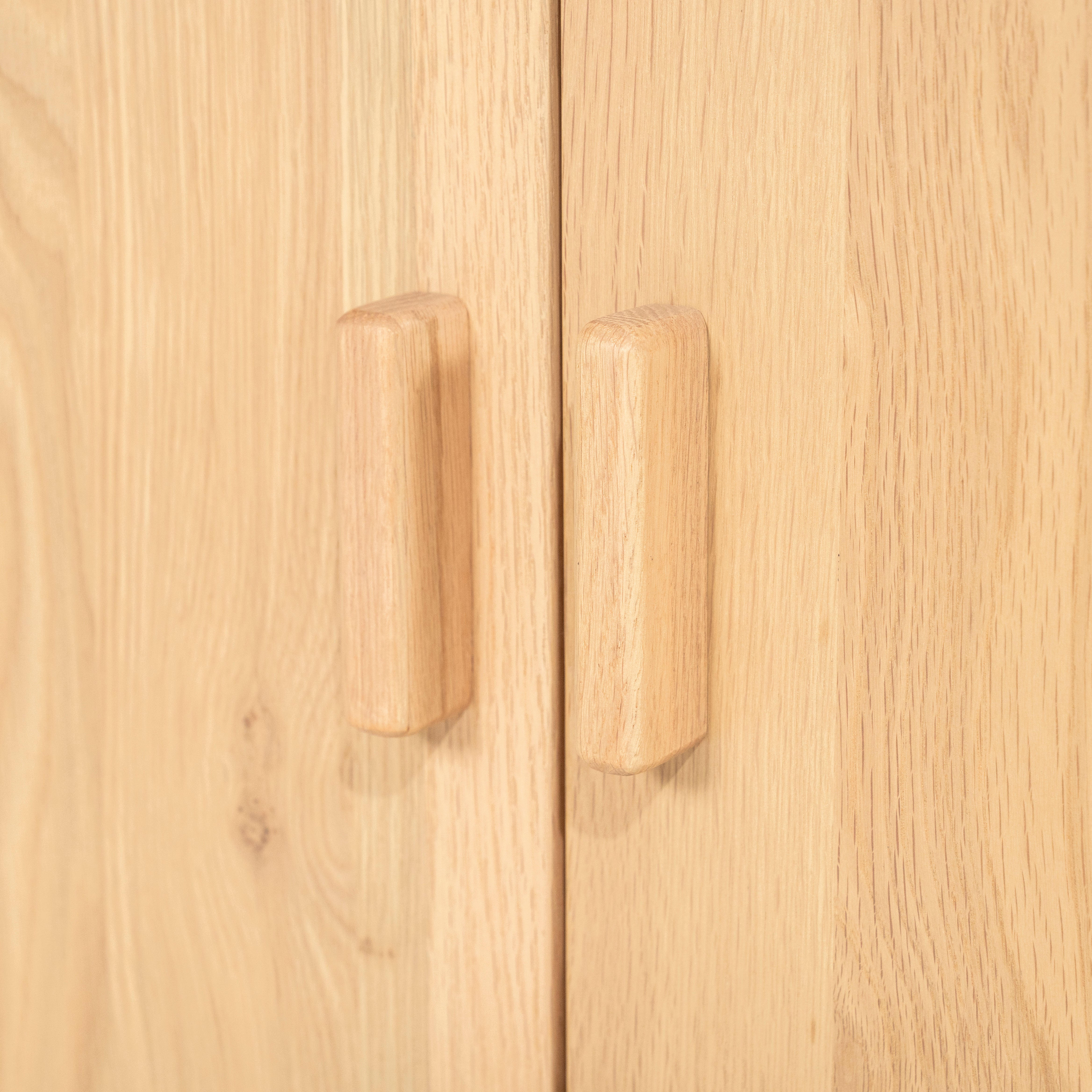 RTV-Sideboard JOSH aus Eichenholz