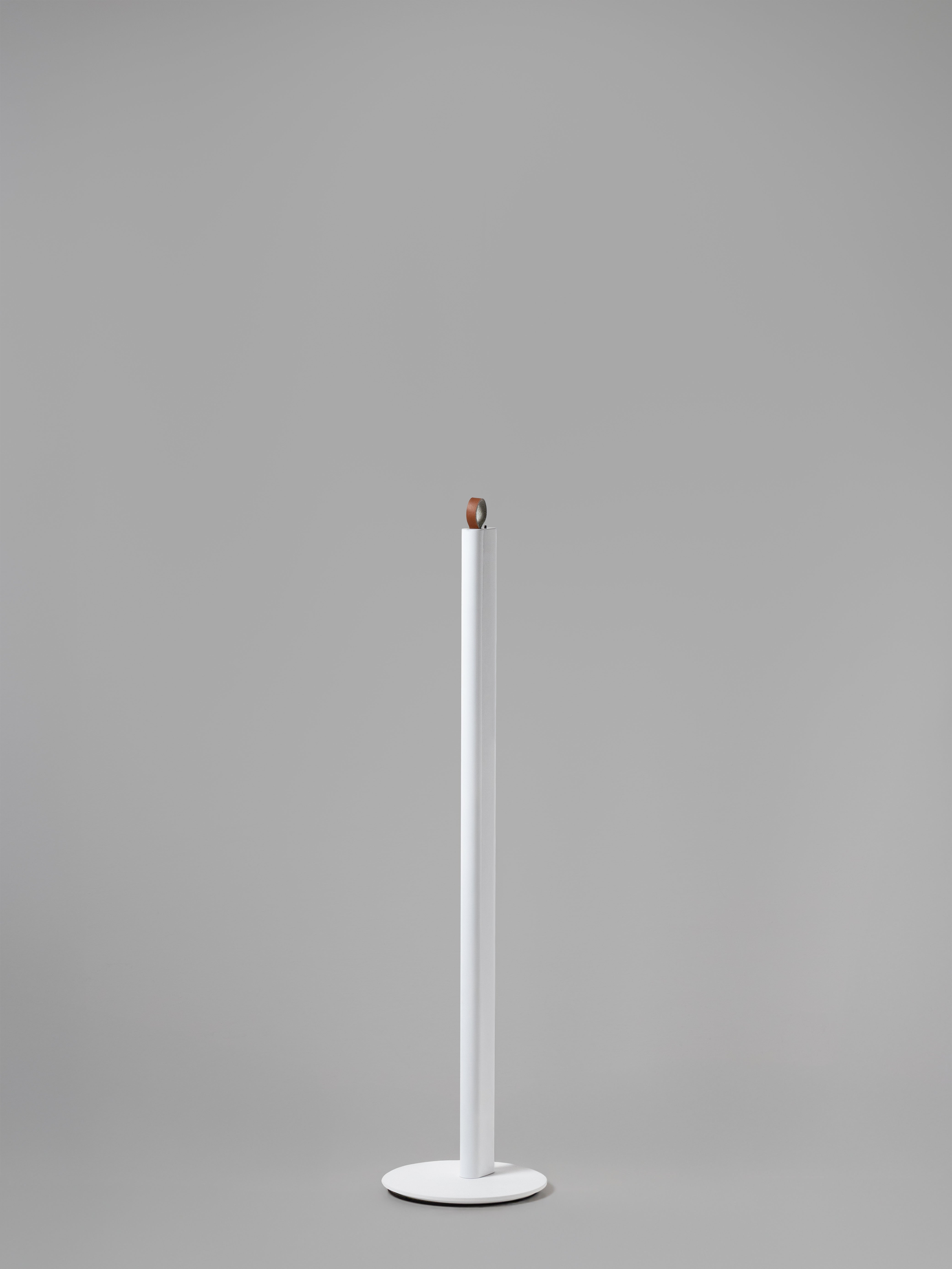 Stehlampe METRICA in glänzendem Weiß