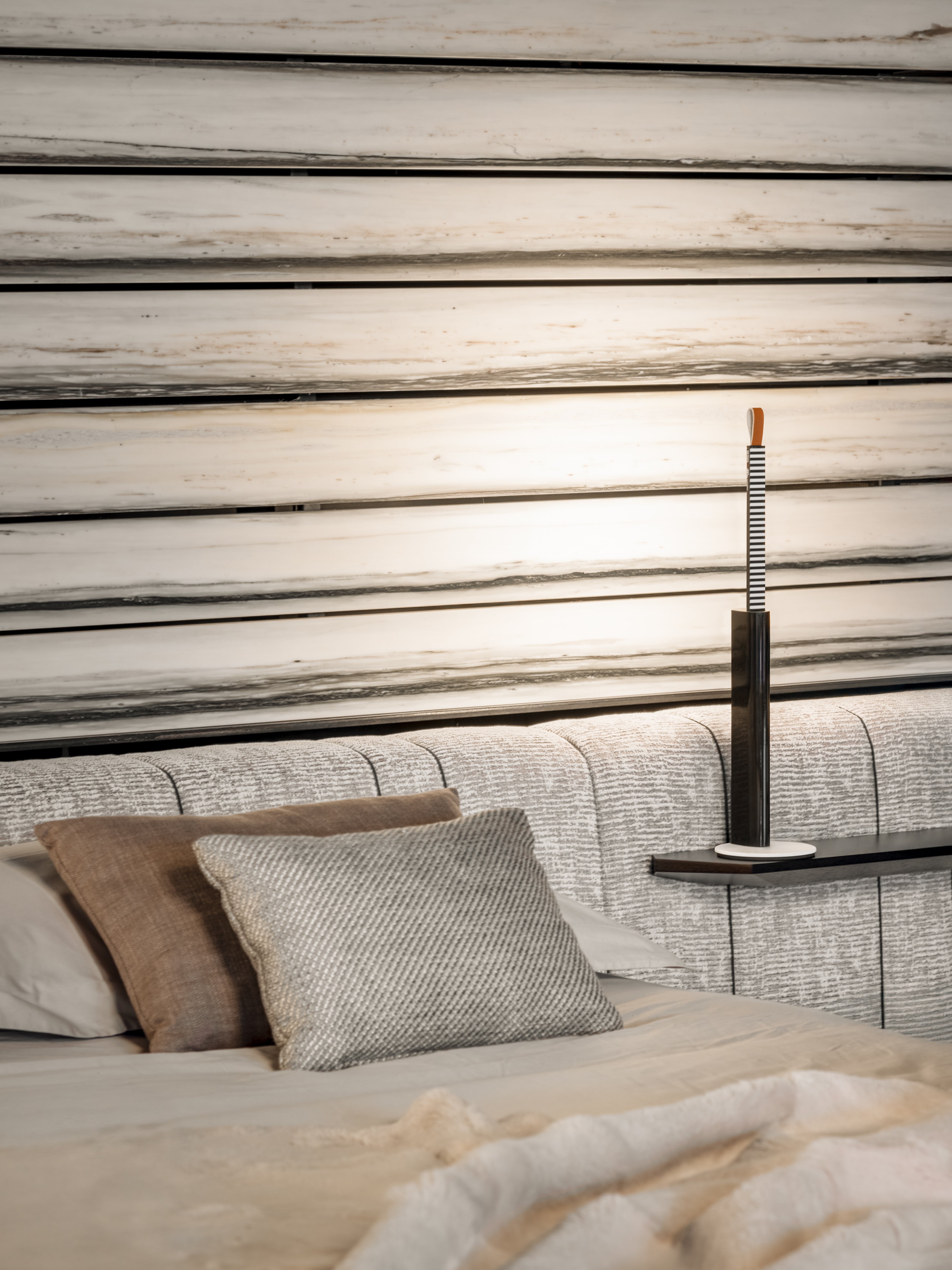 Tischlampe METRICA glänzend schwarz