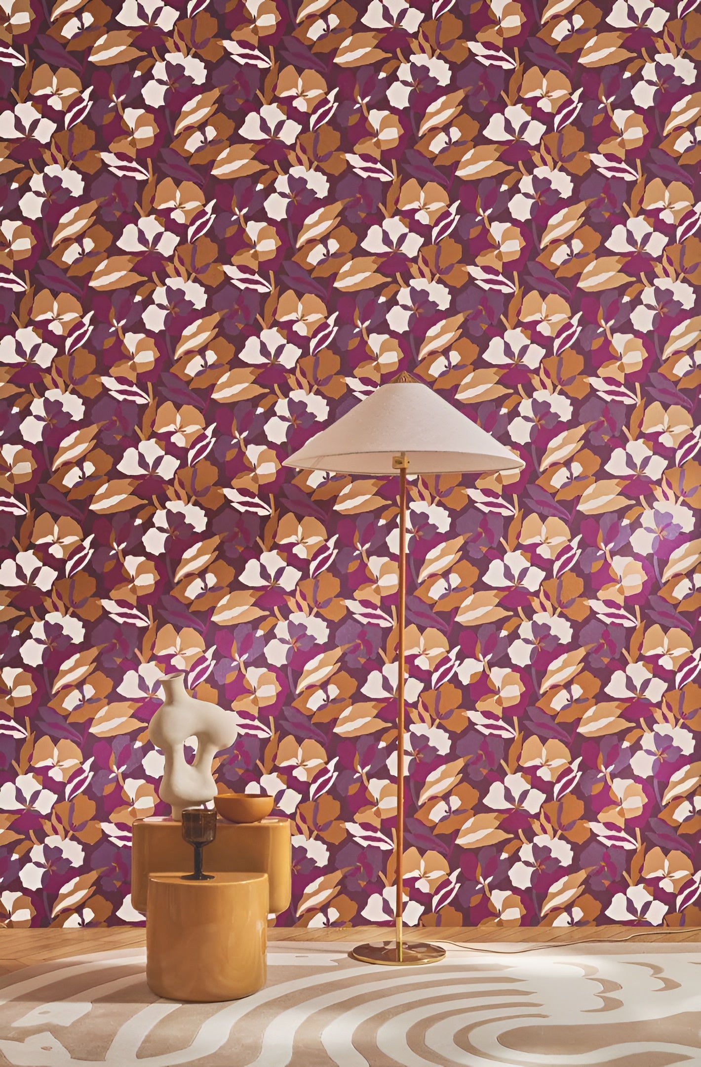 Non-woven wallpaper with a plant motif AMARYLLIS - PURPLE/AMBER purple with beige
