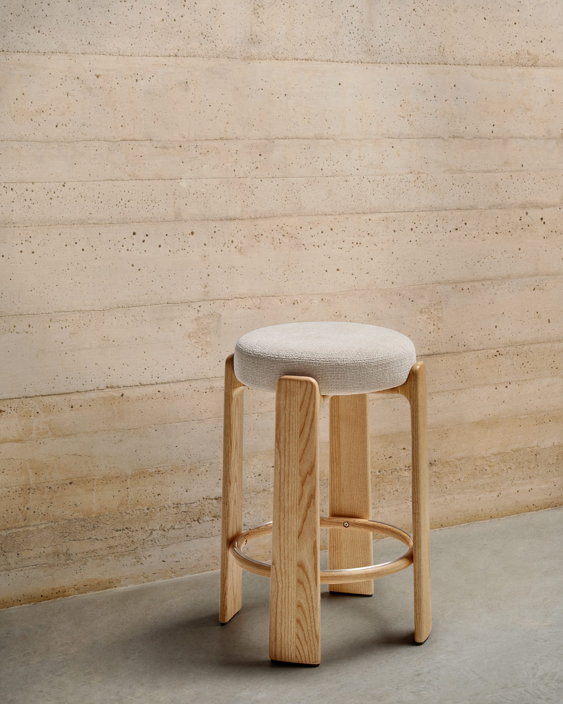 Barhocker GRANITE beige Chenille mit Eschenbasis [Amelia]