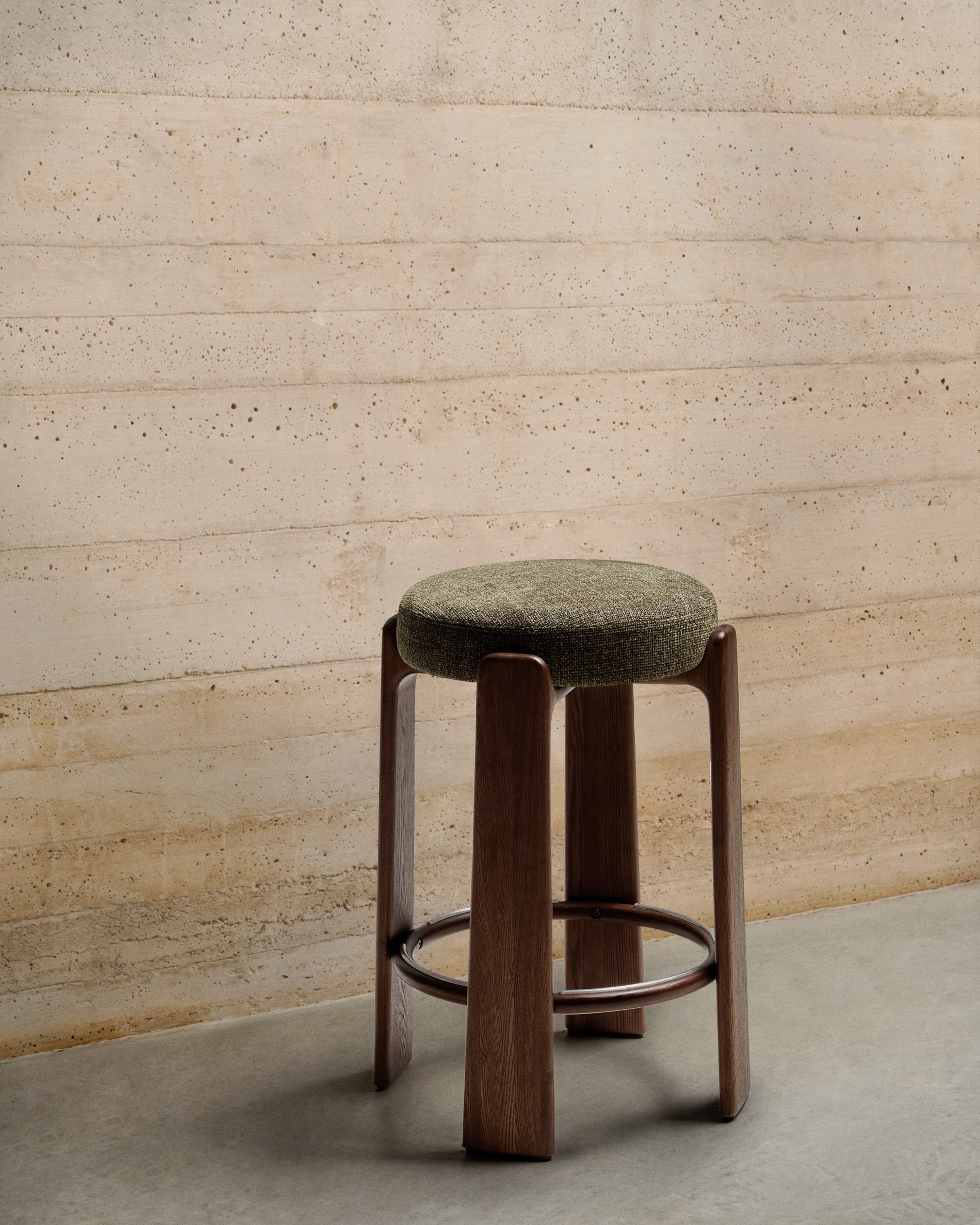 Stołek barowy GRANITE zielony szenil z ciemną jesionową podstawą