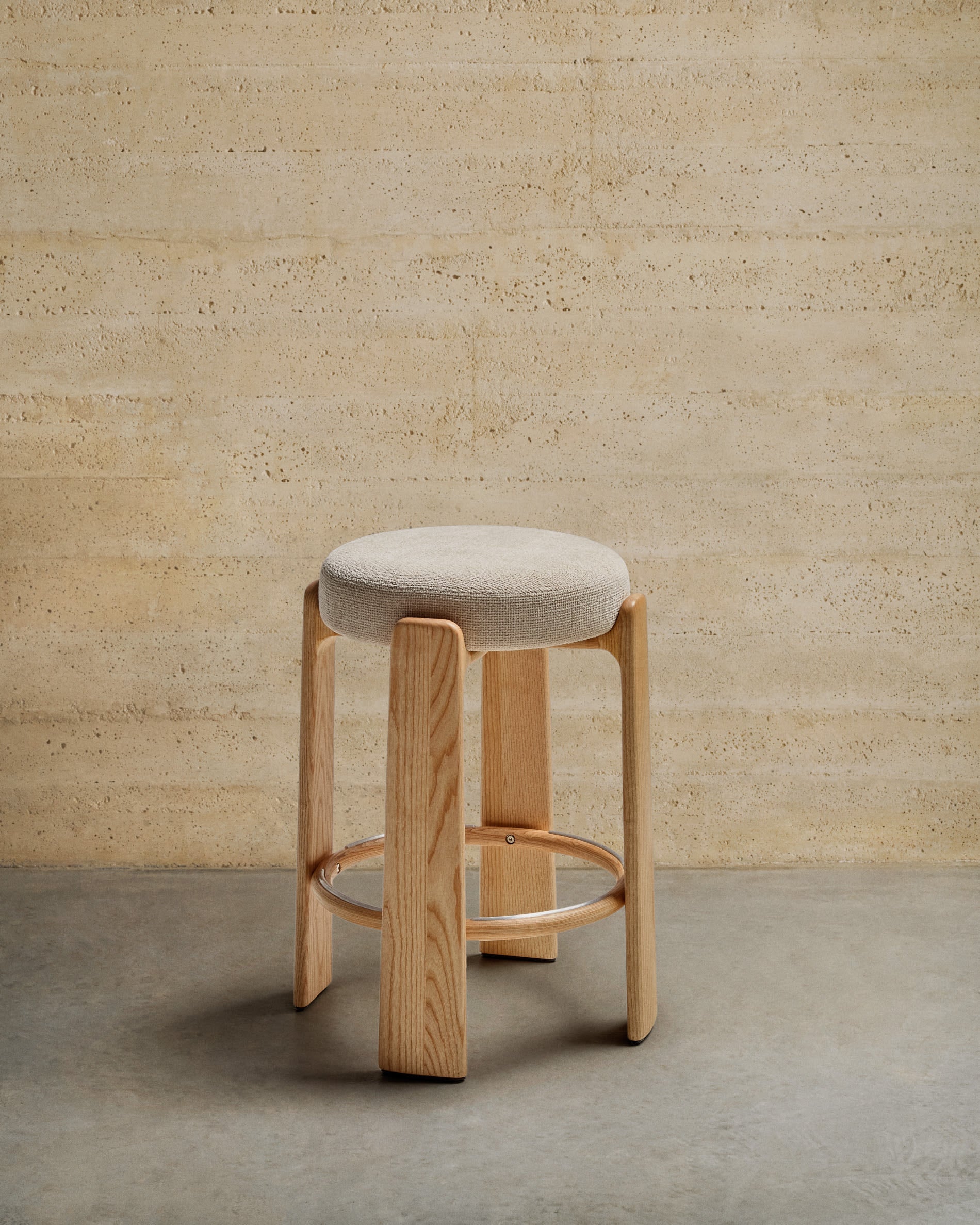 Barhocker GRANITE beige Chenille mit Eschenbasis [Amelia]