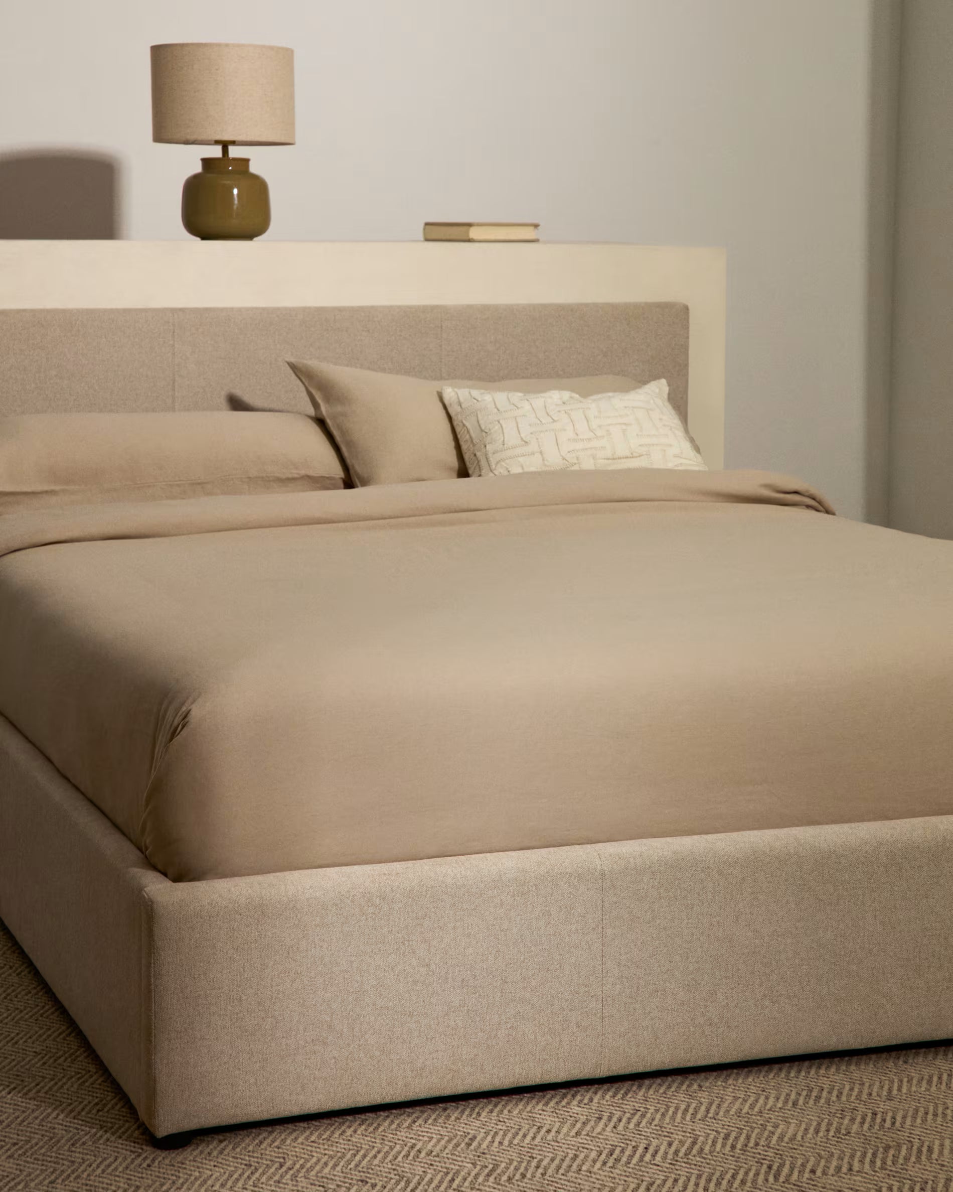 Bett mit Stauraum NAHIRI beige