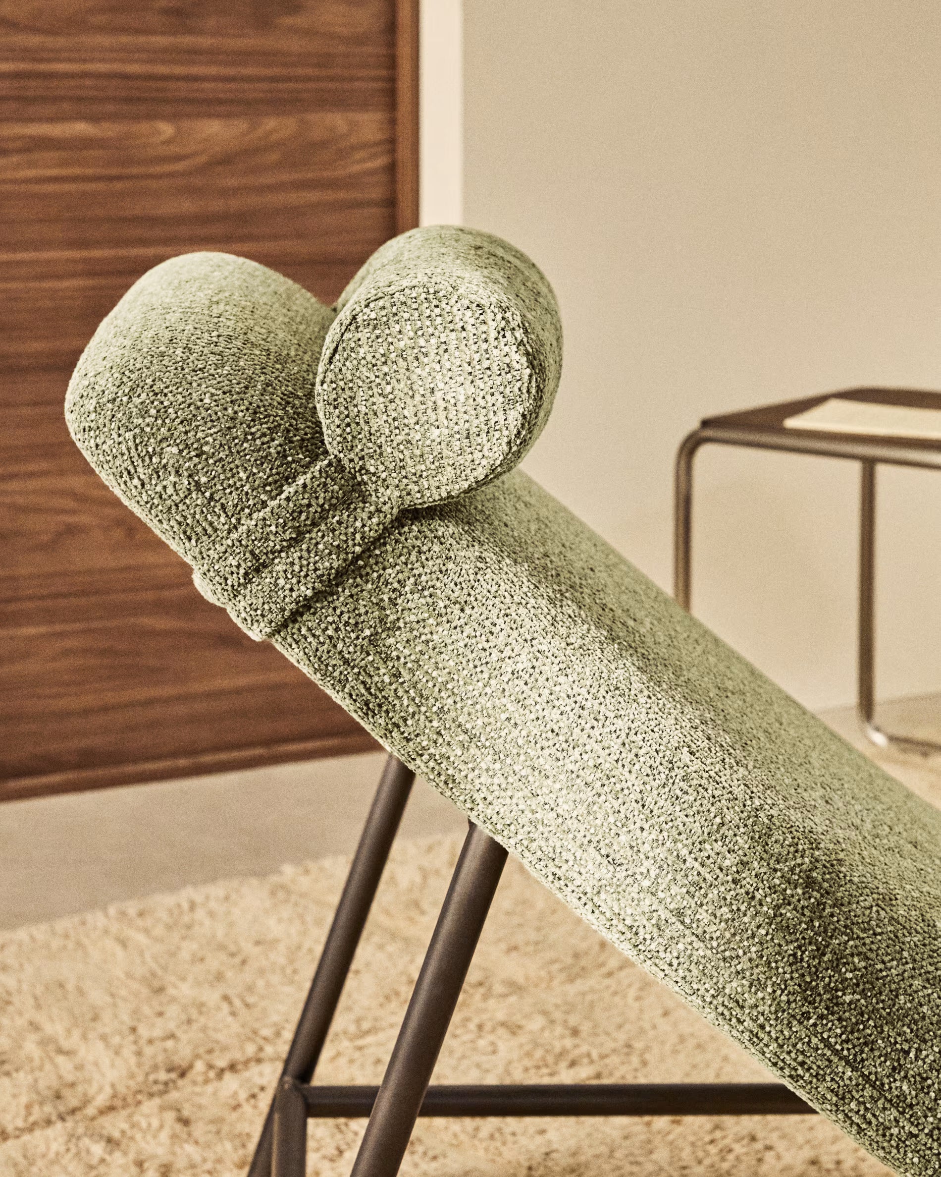 OSLA Light Green Chaise Longue with Black Base