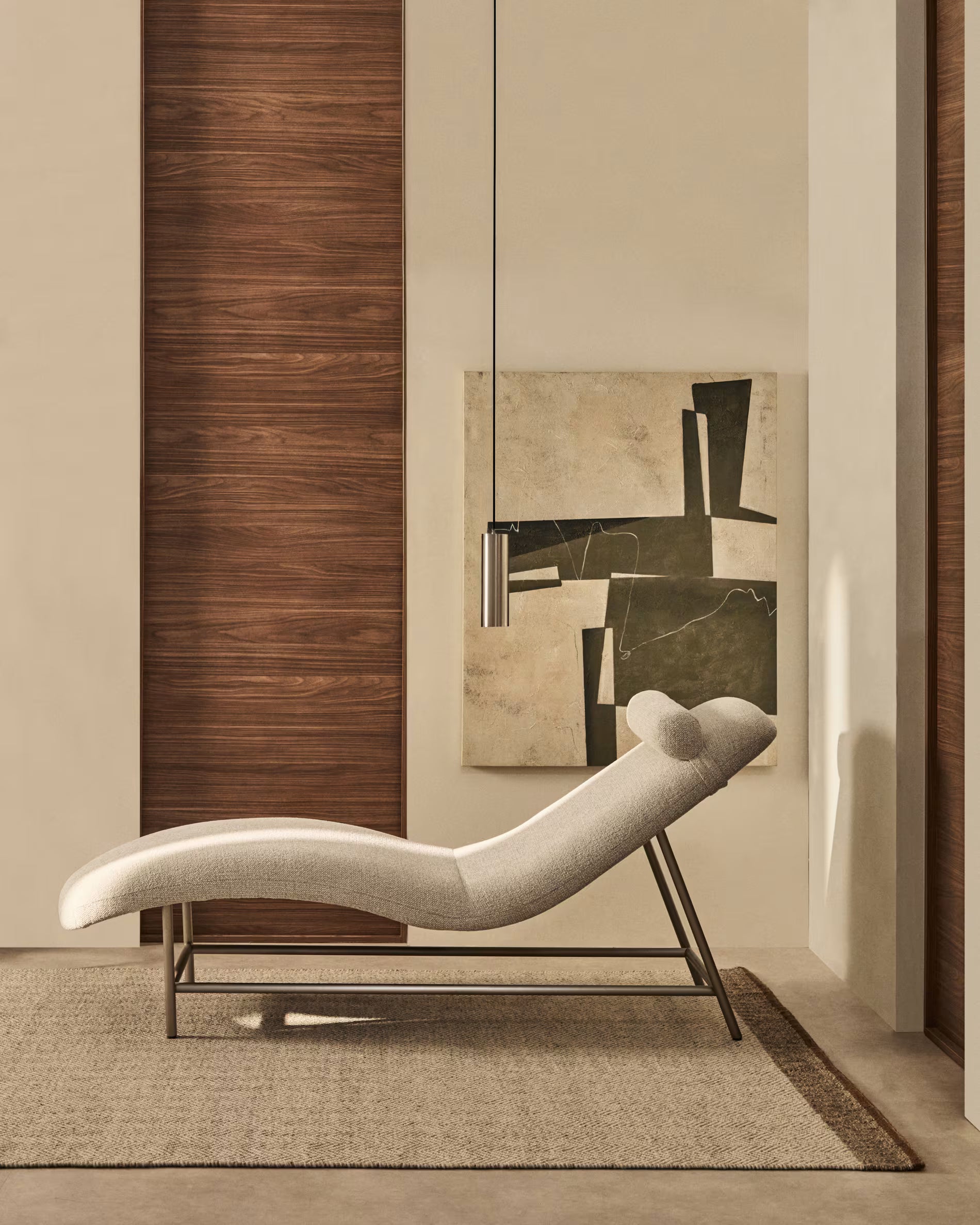 OSLA beige chaise longue with silver base