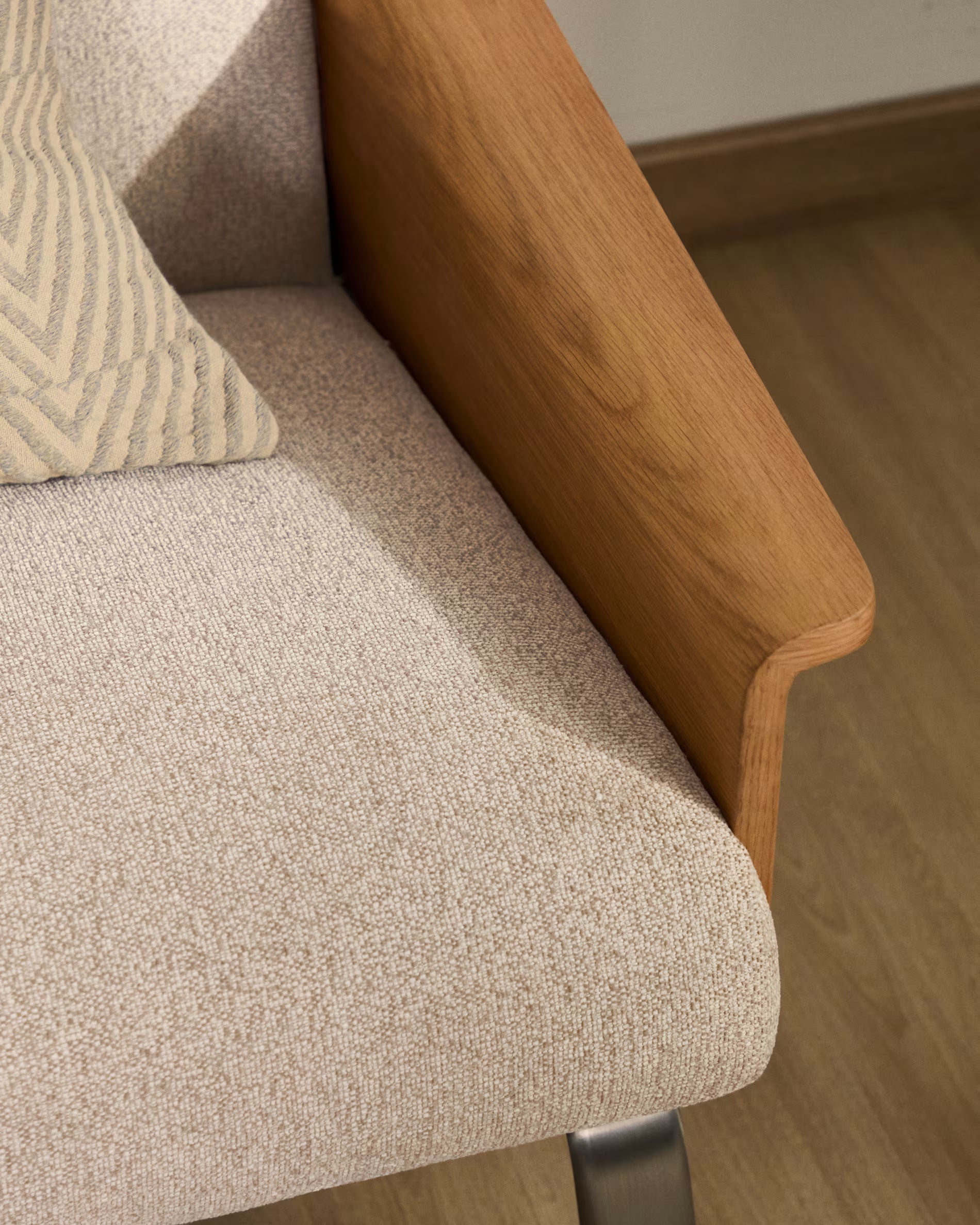 3-Sitzer Sofa AMSEN beige mit Eichenfurnier und Stahlgestell