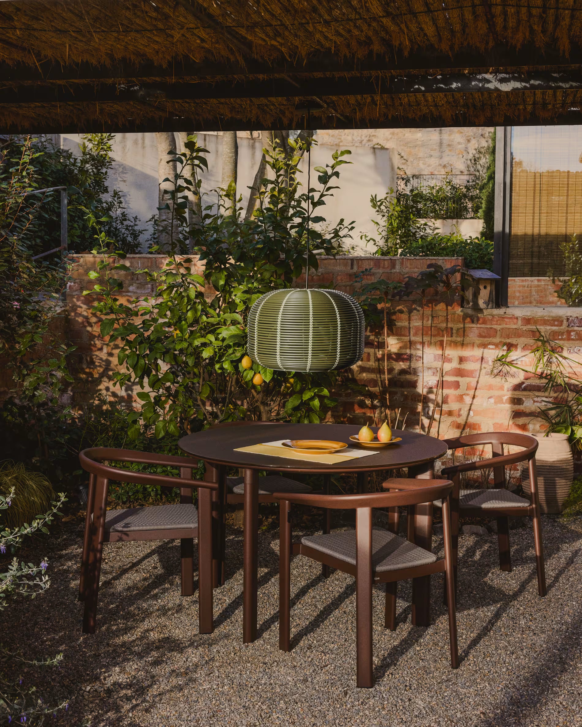 Runder Gartentisch ERICE braun