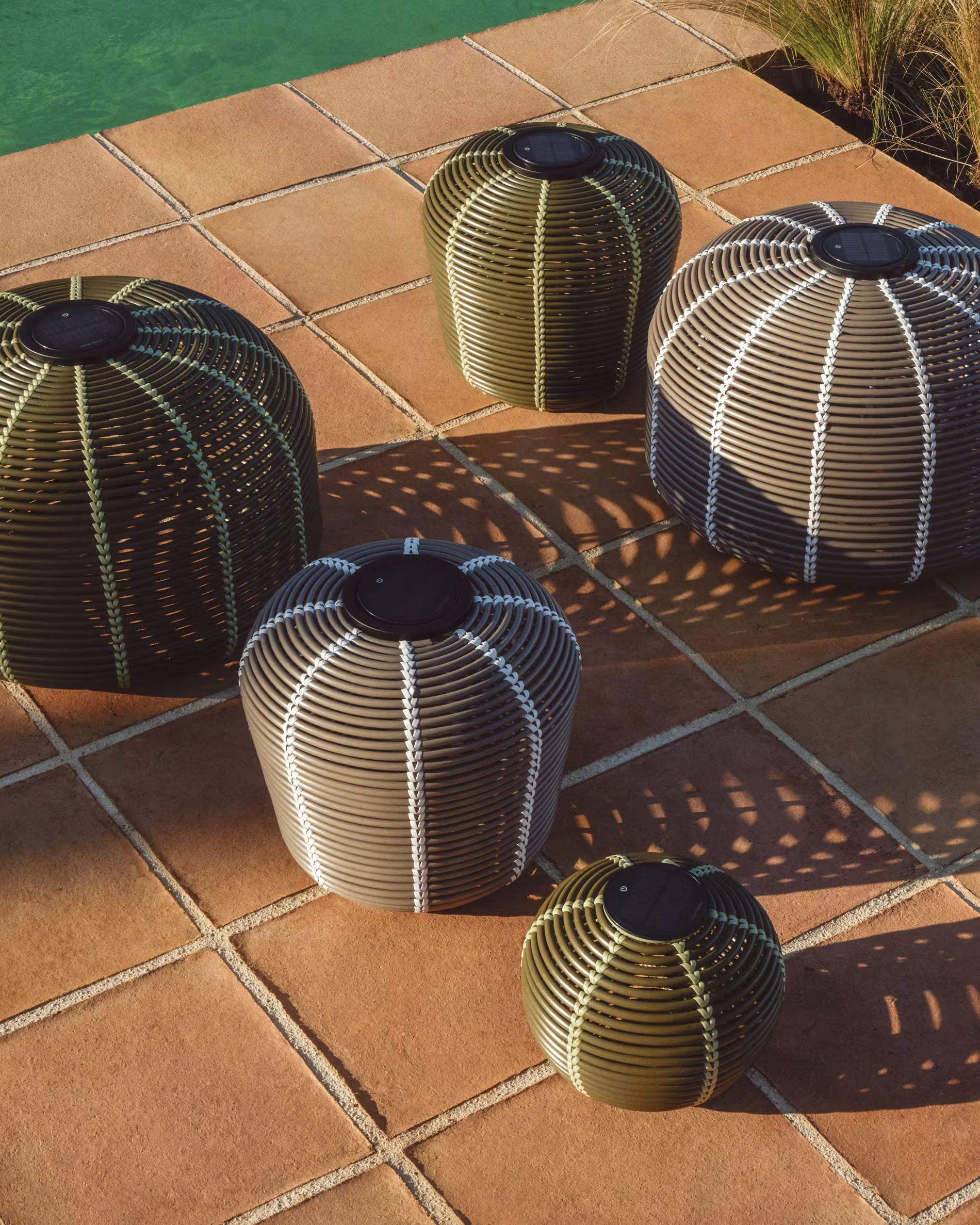 Solar-Gartenlampe GAROINA grüner synthetischer Rattan