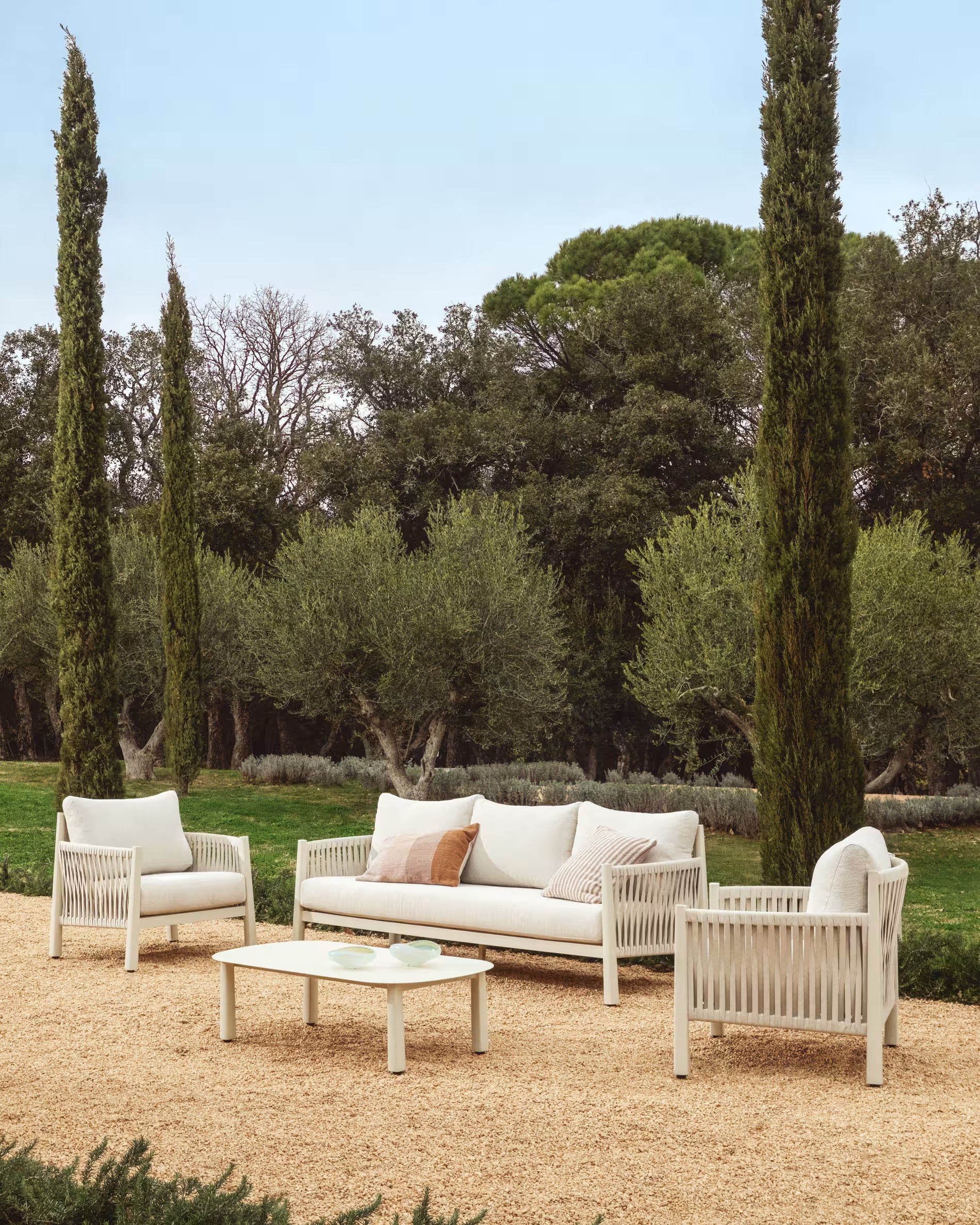 ALERIA Beige Garden Set with Light Base