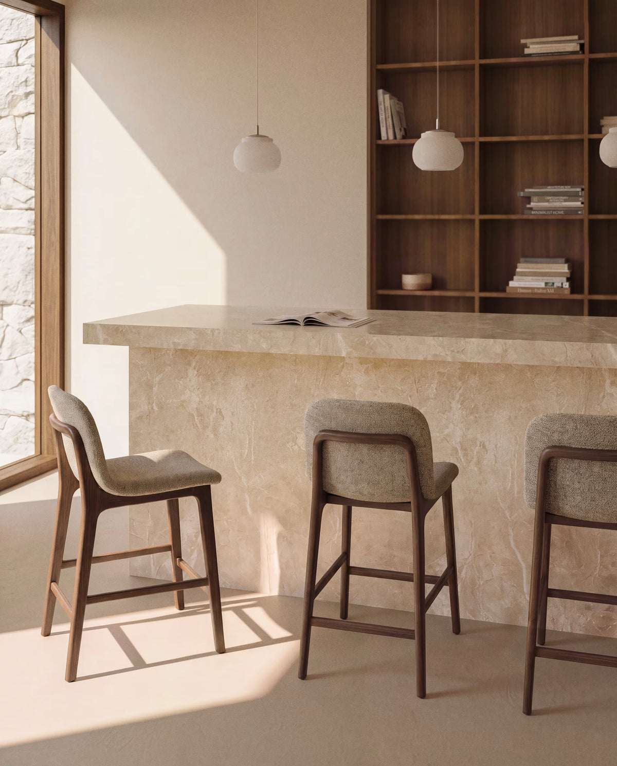 Hocker ELNOR in braunem Chenille mit Eichenbasis