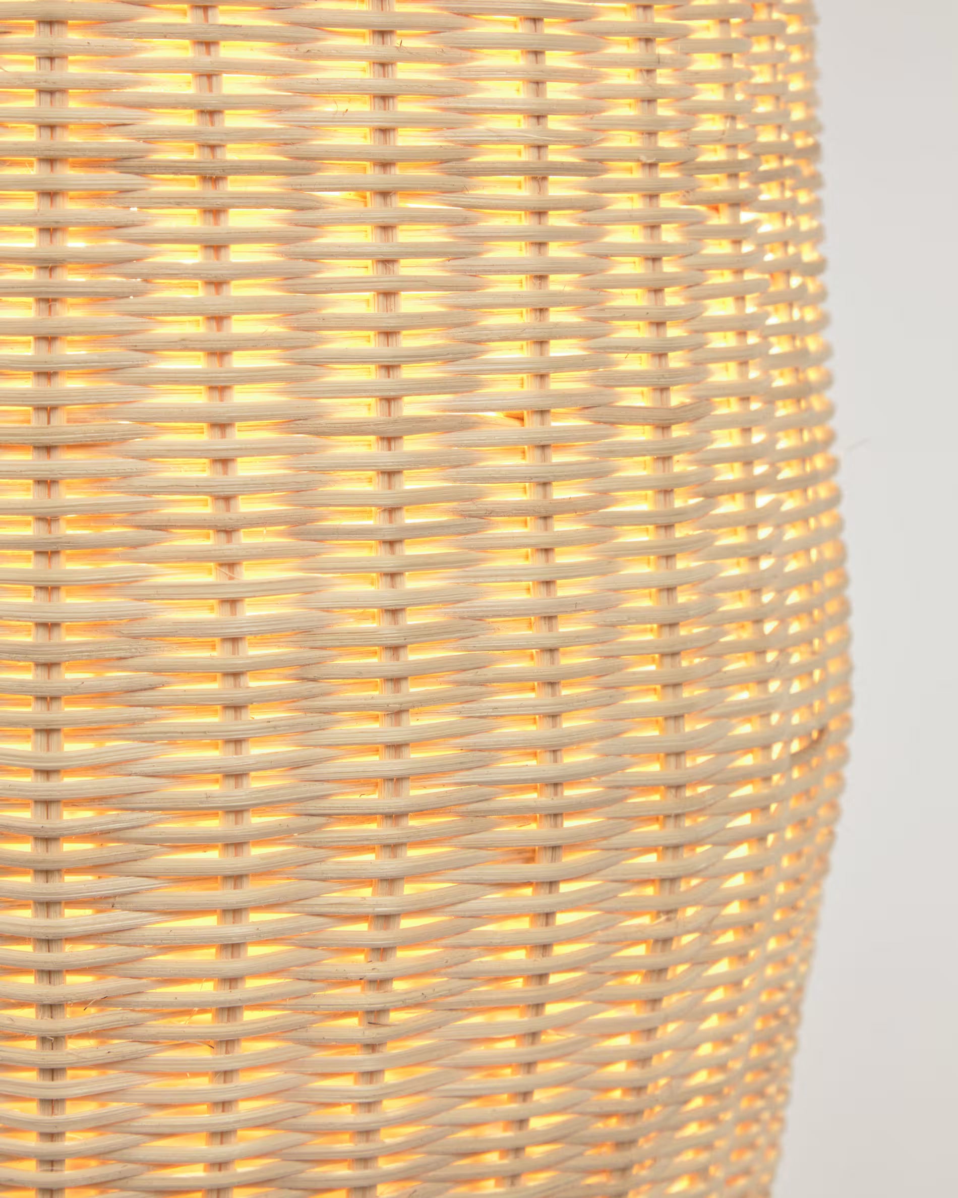 Stehlampe KAMARIA aus Rattan