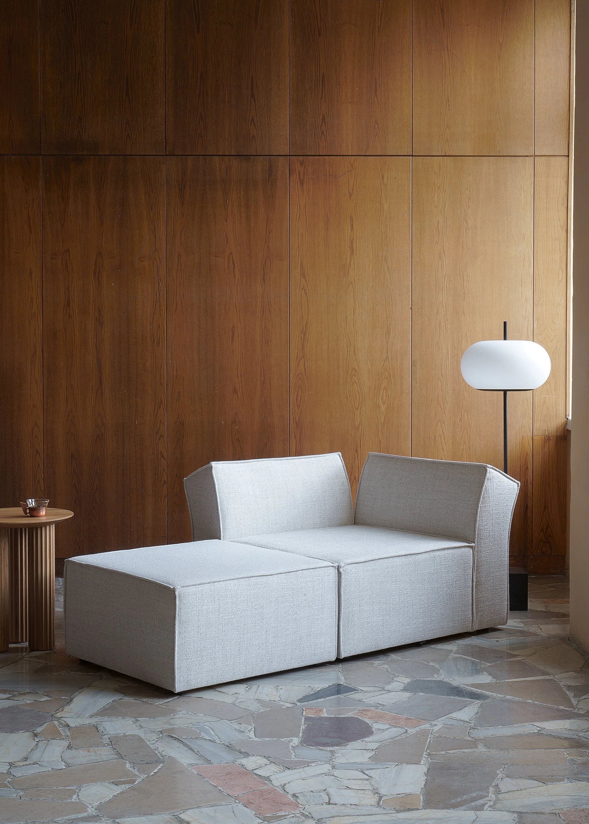 Modulsofa ANDO - linkes Element in hellgrauem Boucle