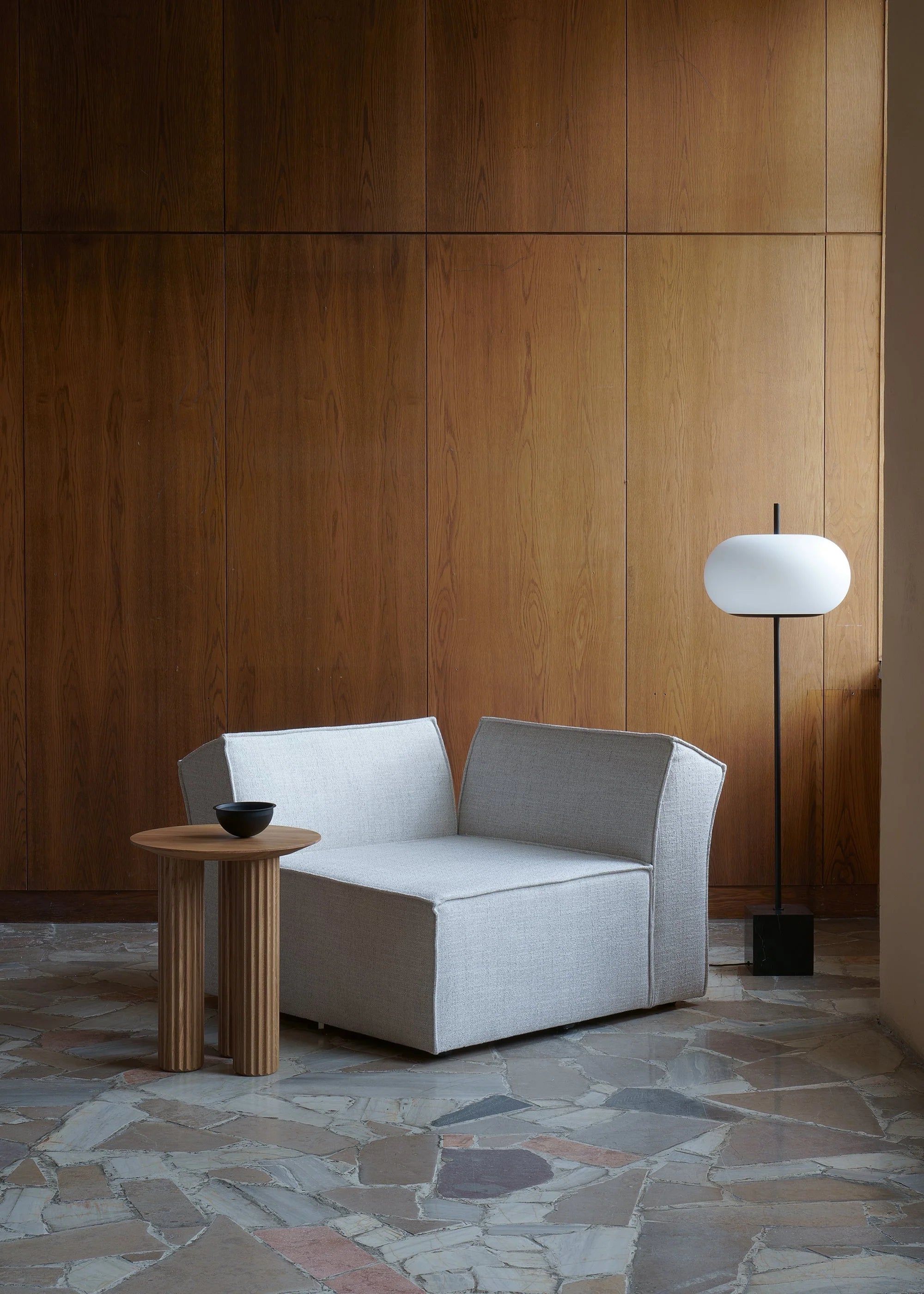 Modulsofa ANDO - linkes Element in hellgrauem Boucle