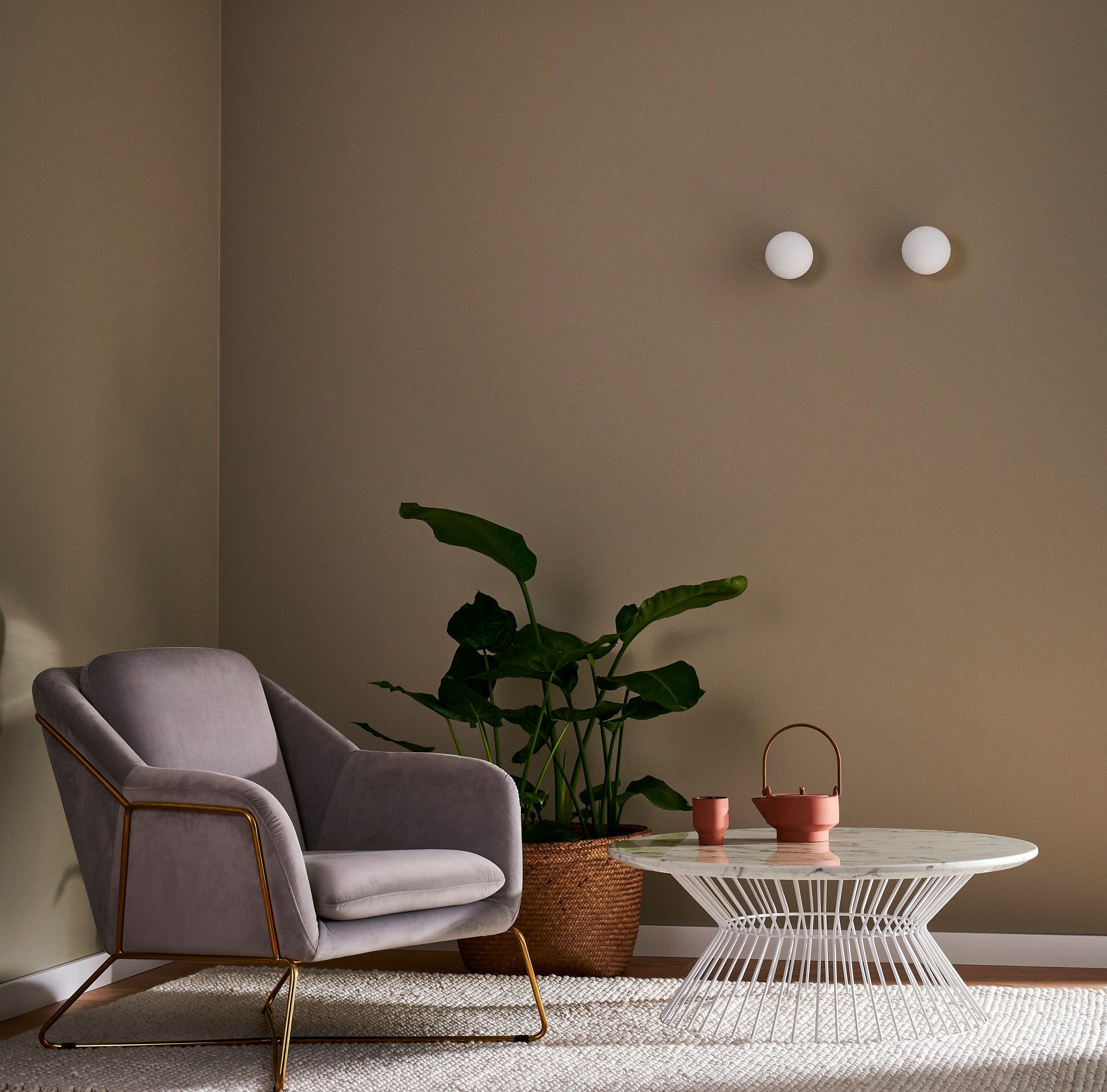 ASTRA black wall lamp with white