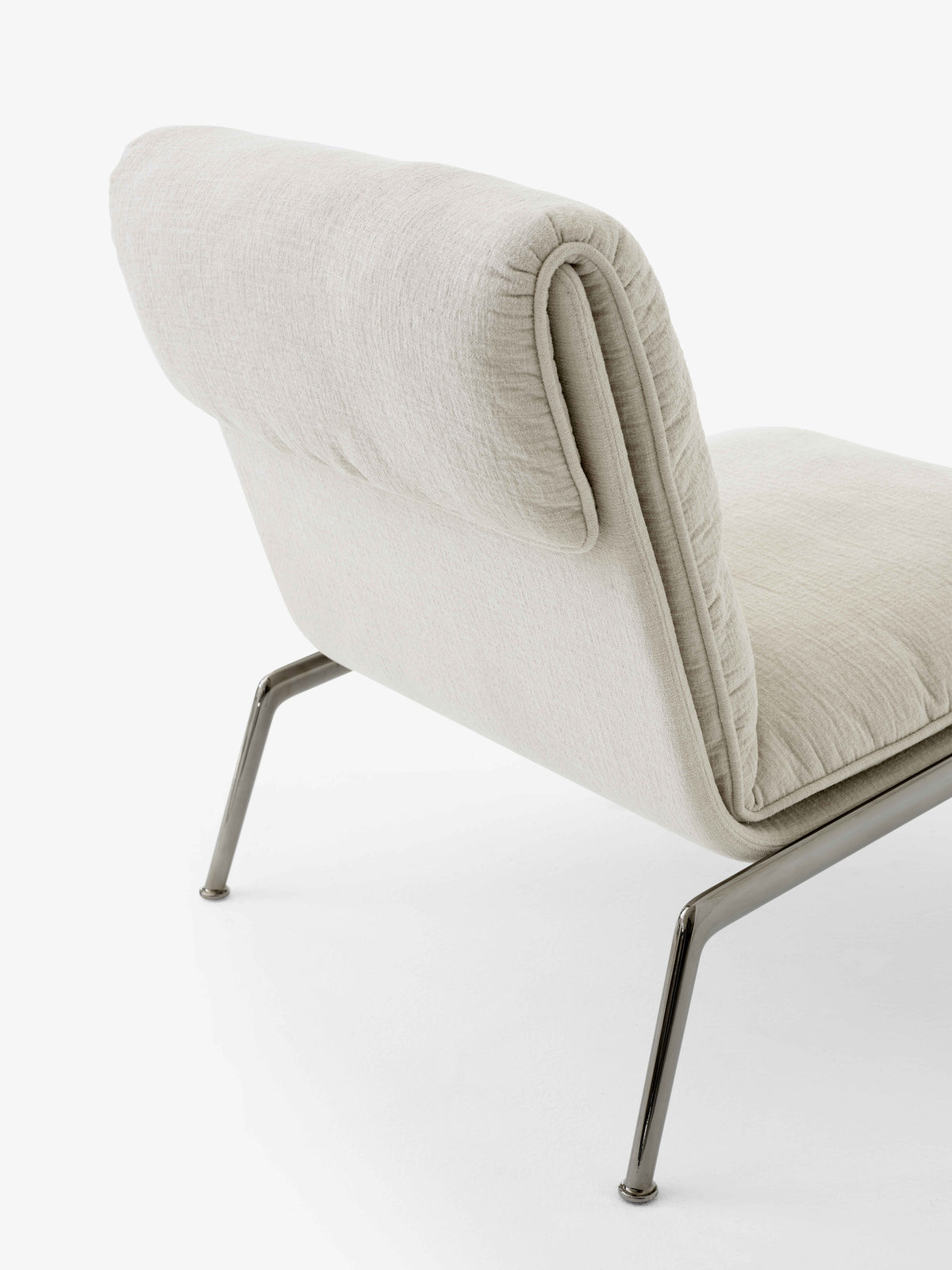 Sessel MUNO LN18 gepolstert mit dunklem Aluminiumgestell
