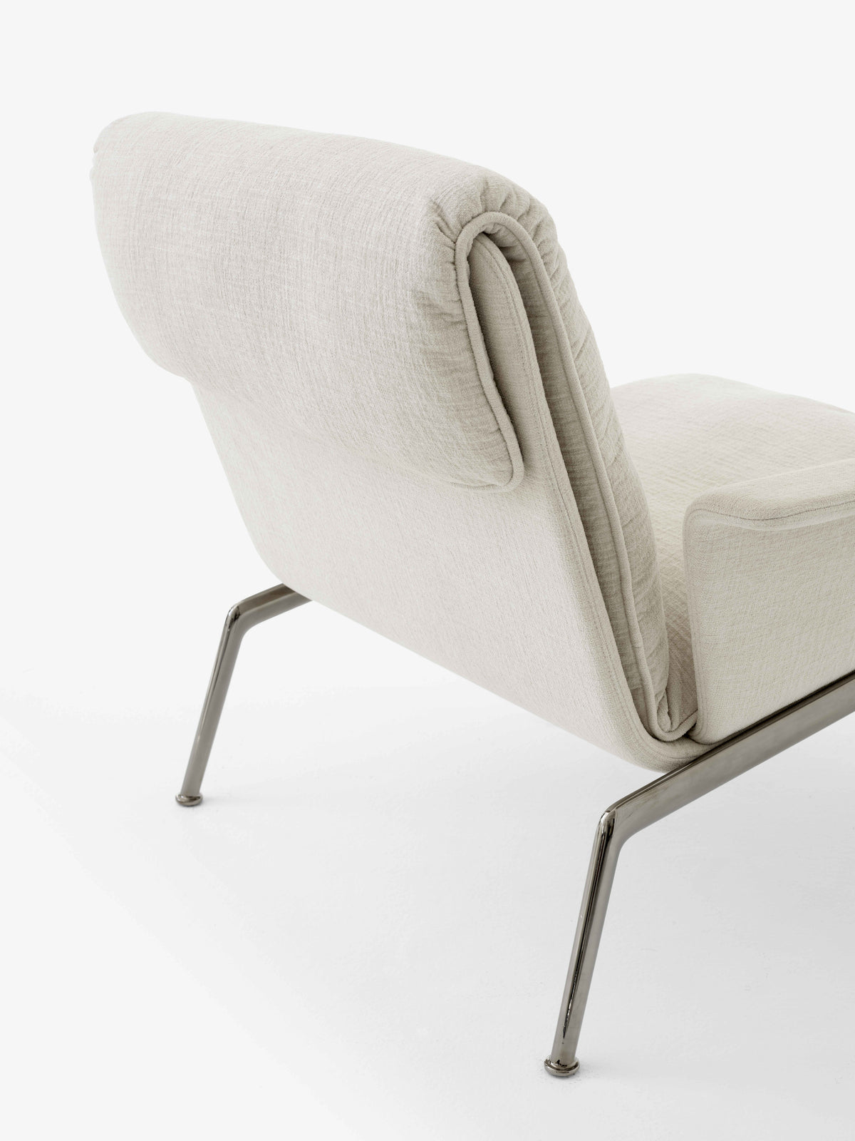 Sessel MUNO LN19 gepolstert mit dunklem Aluminiumgestell