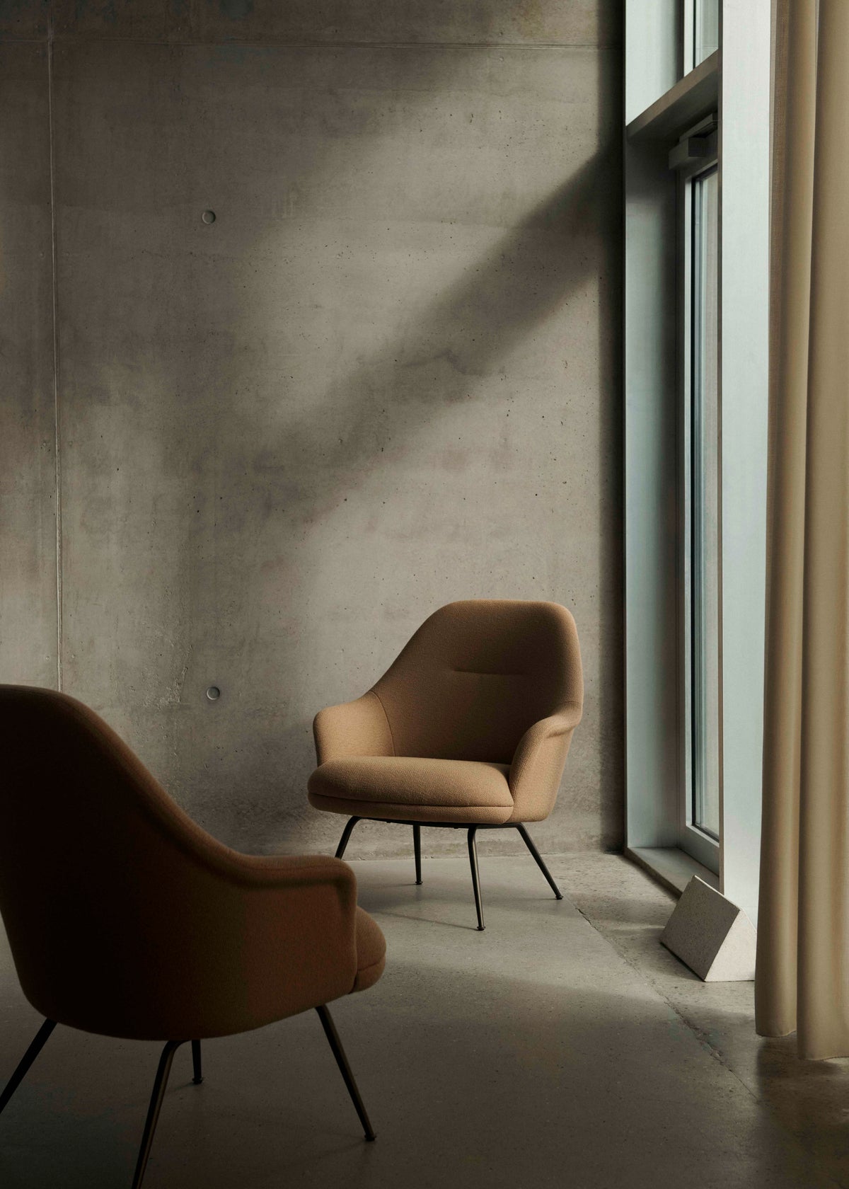Sessel RELY HW140 gepolstert mit schwarzem Gestell