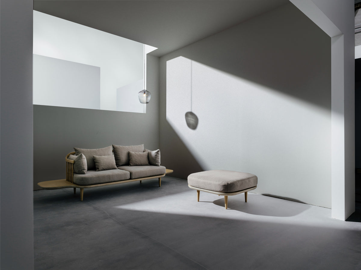 Hocker FLY SC9 mit rauchfarbener Eichenbasis