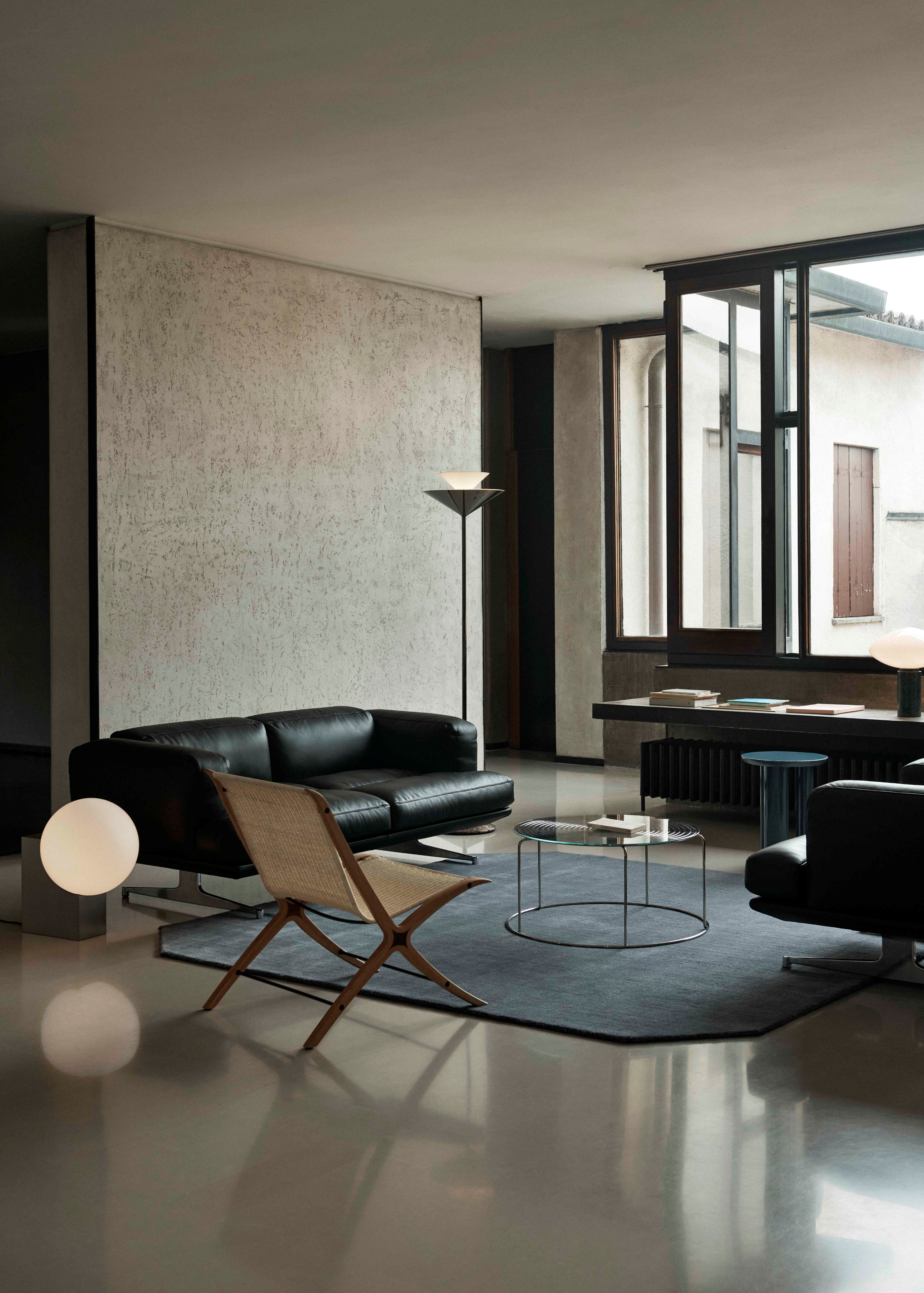 Couchtisch WIRE VP17 mit Glasplatte und polierter Stahlbasis