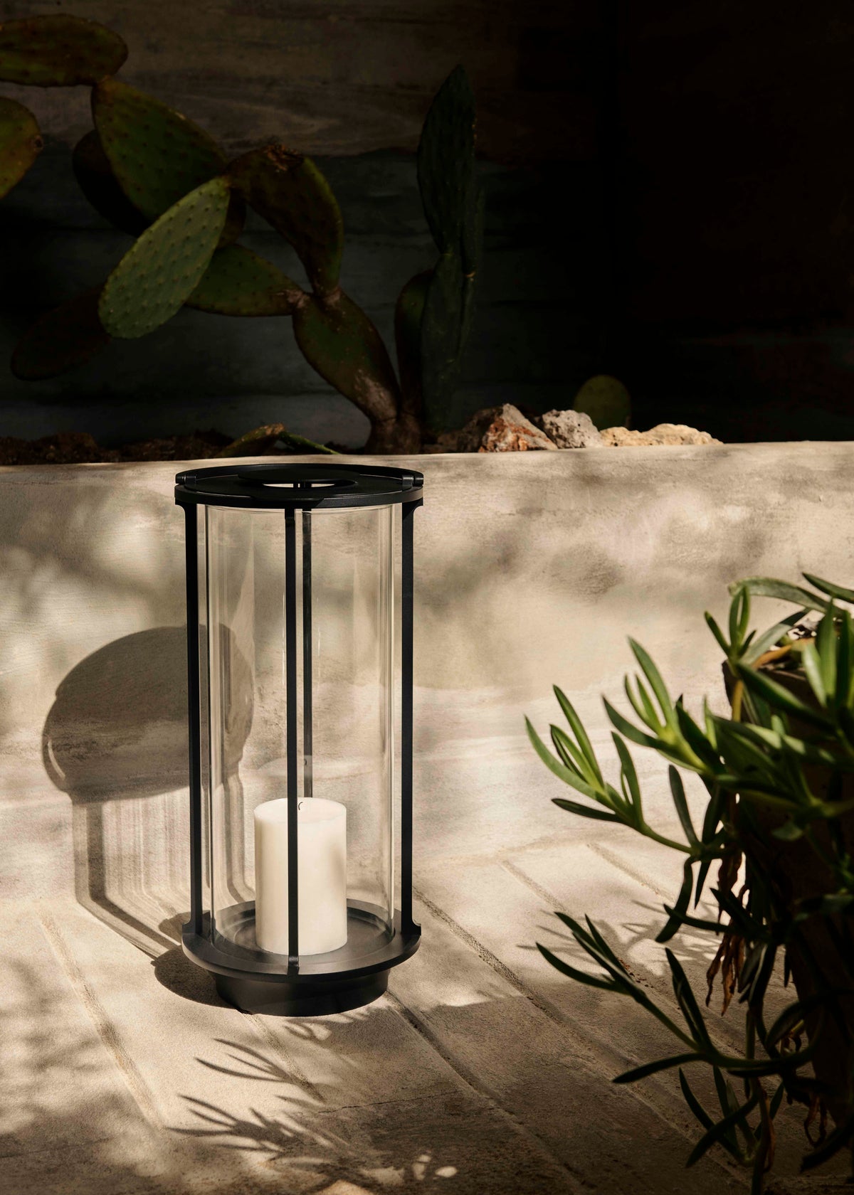 Außenlaterne für Kerzen HURRICANE SC83 aus Glas und schwarzem Aluminium