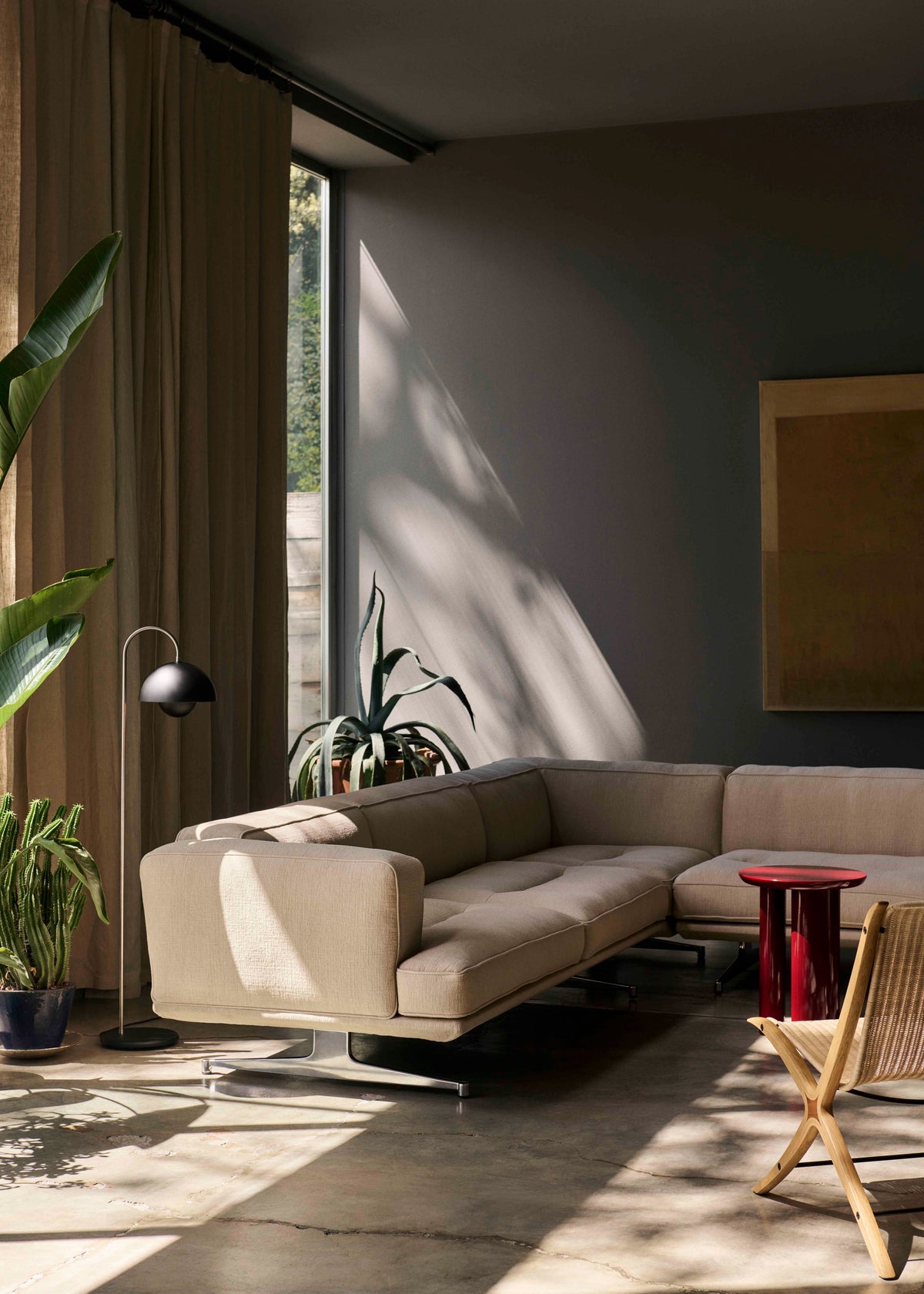 Symmetrische Eckcouch INLAND AV41 gepolstert mit Aluminiumgestell