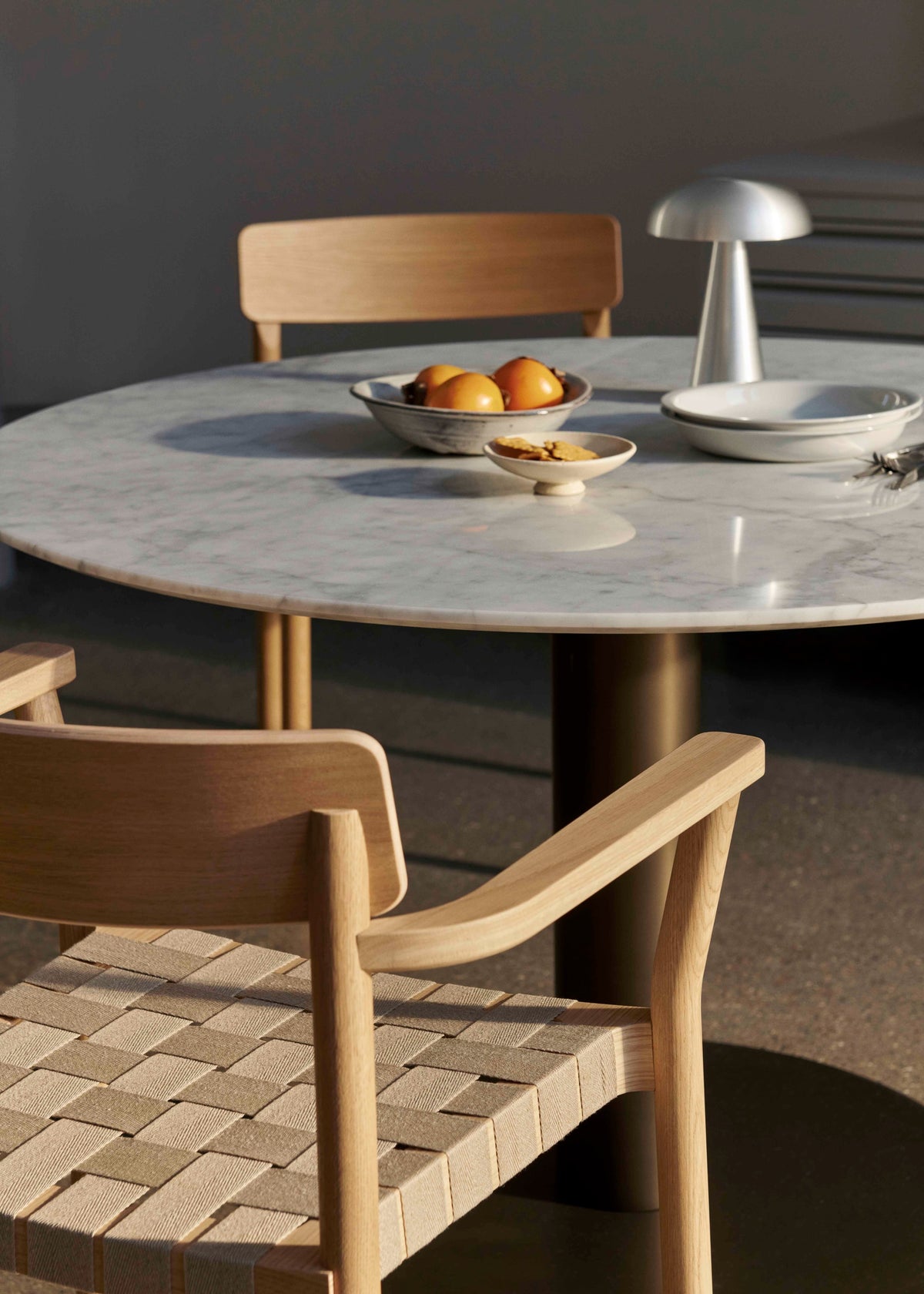 Sessel mit Armlehnen BETTY TK9, beige, gewebter Sitz mit rauchgeöltem Eichenholz