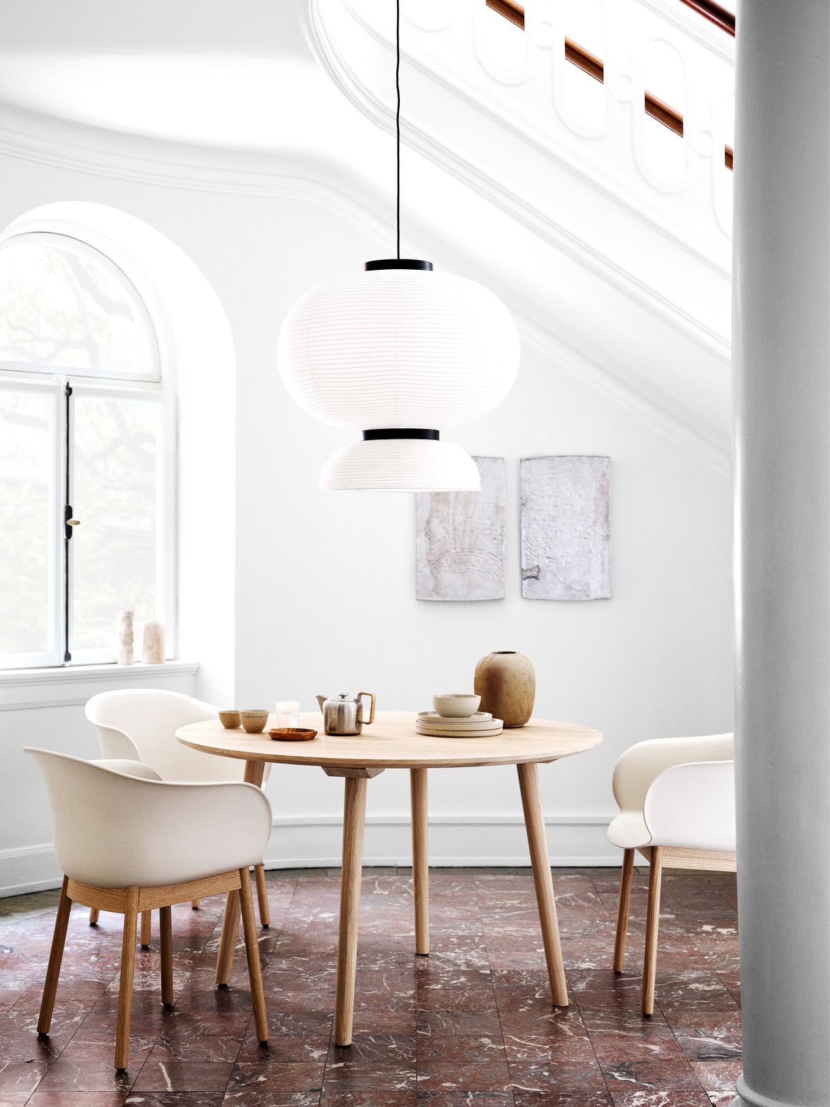 Stuhl ELEFY JH30 beige mit schwarzer Eichenbasis
