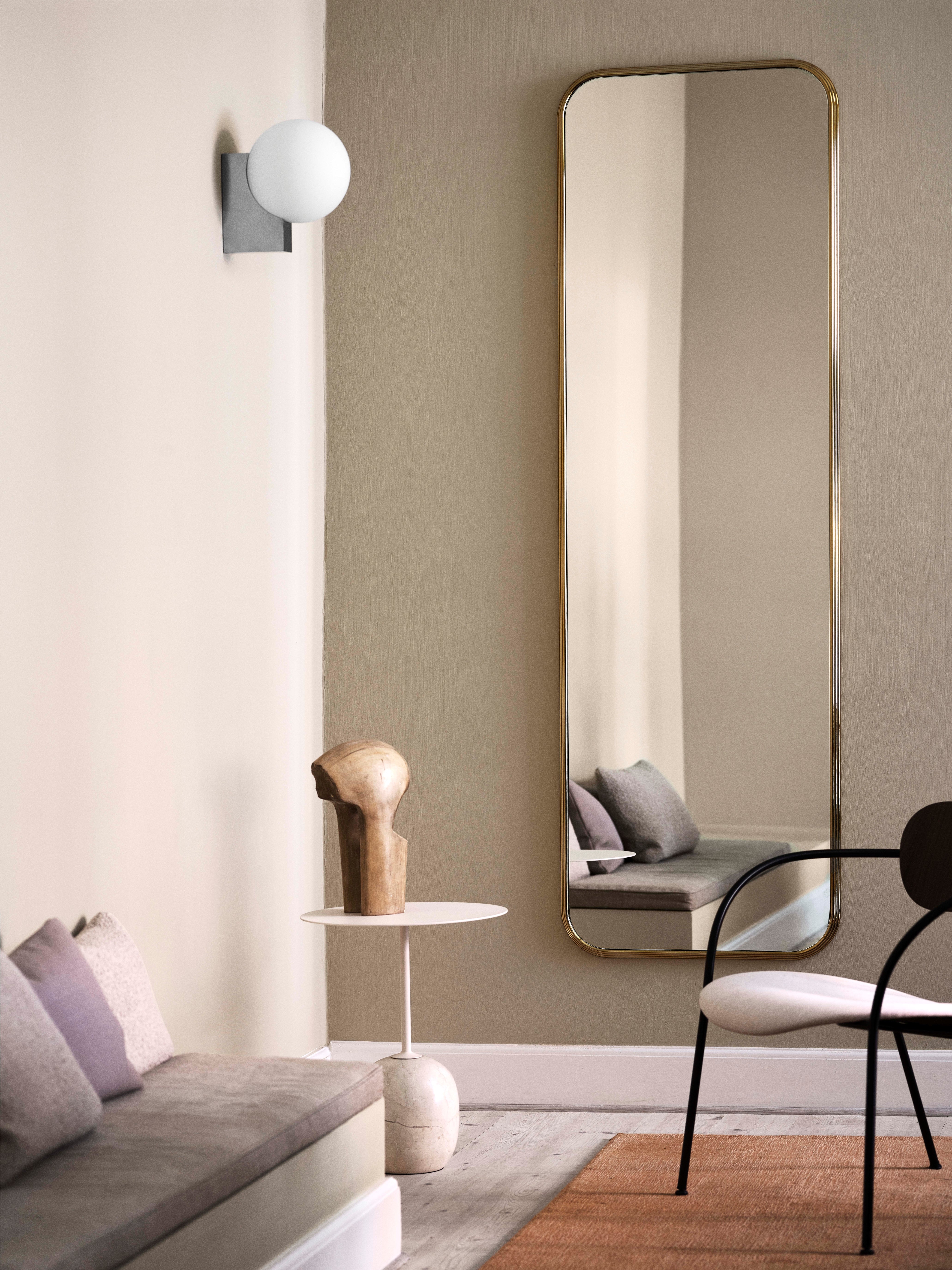 Wandlampe JOURNEY SH2 mit gläsernem Schirm und grauem Sockel