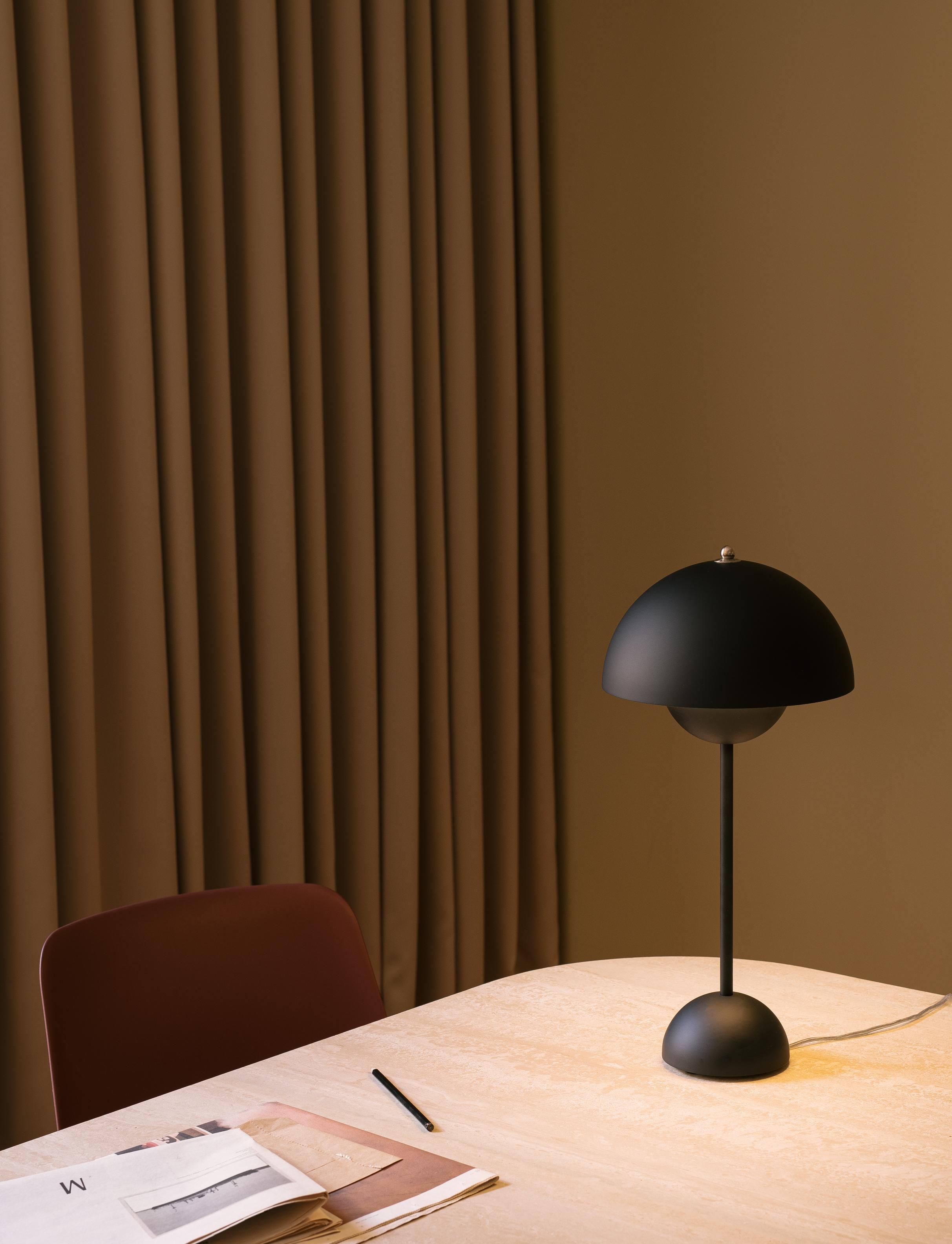 Tischlampe FLOWERPOT VP3, matt schwarz