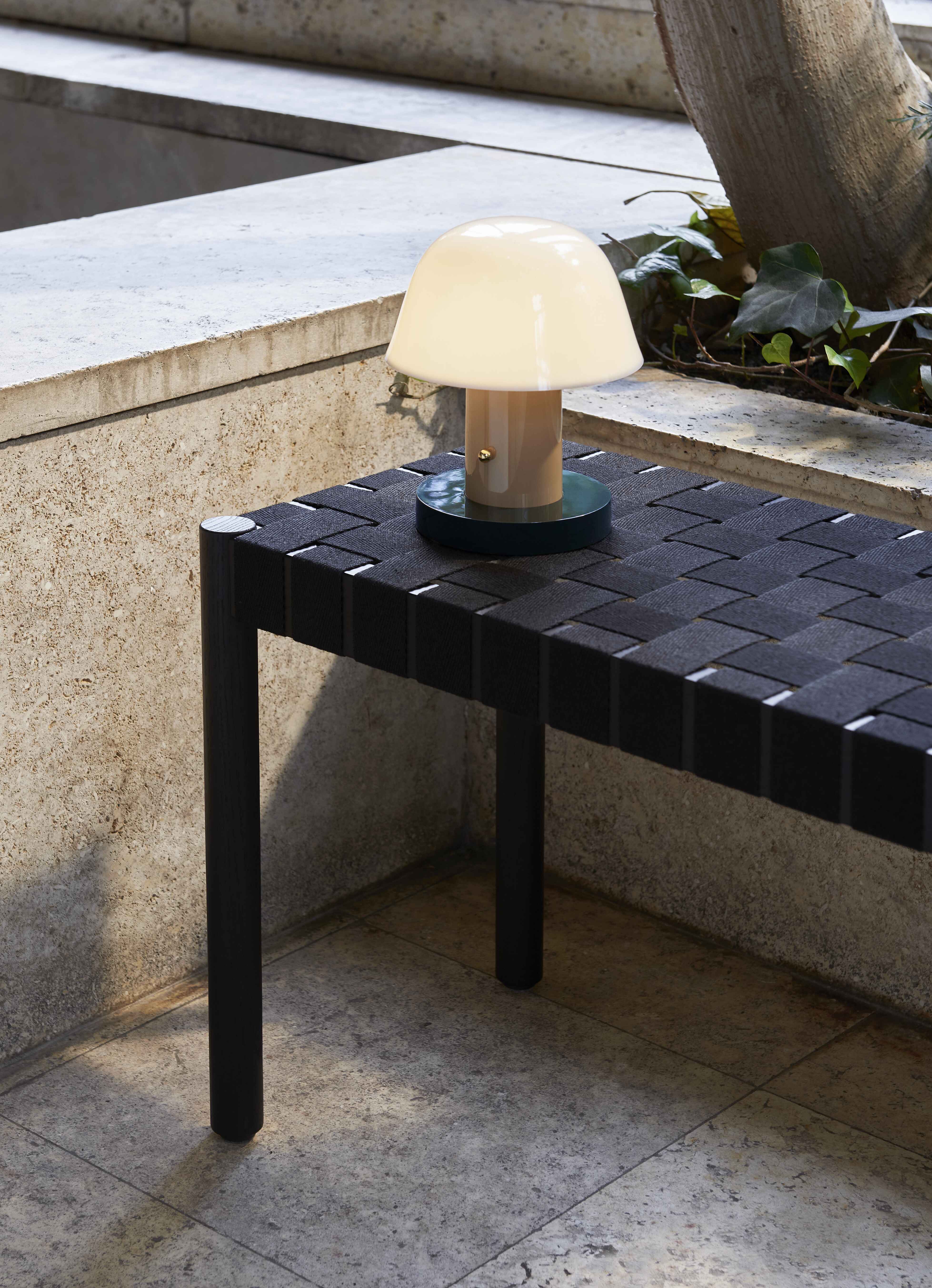 Bank BETTY mit beigem gewebtem Sitz und lackierter Eiche