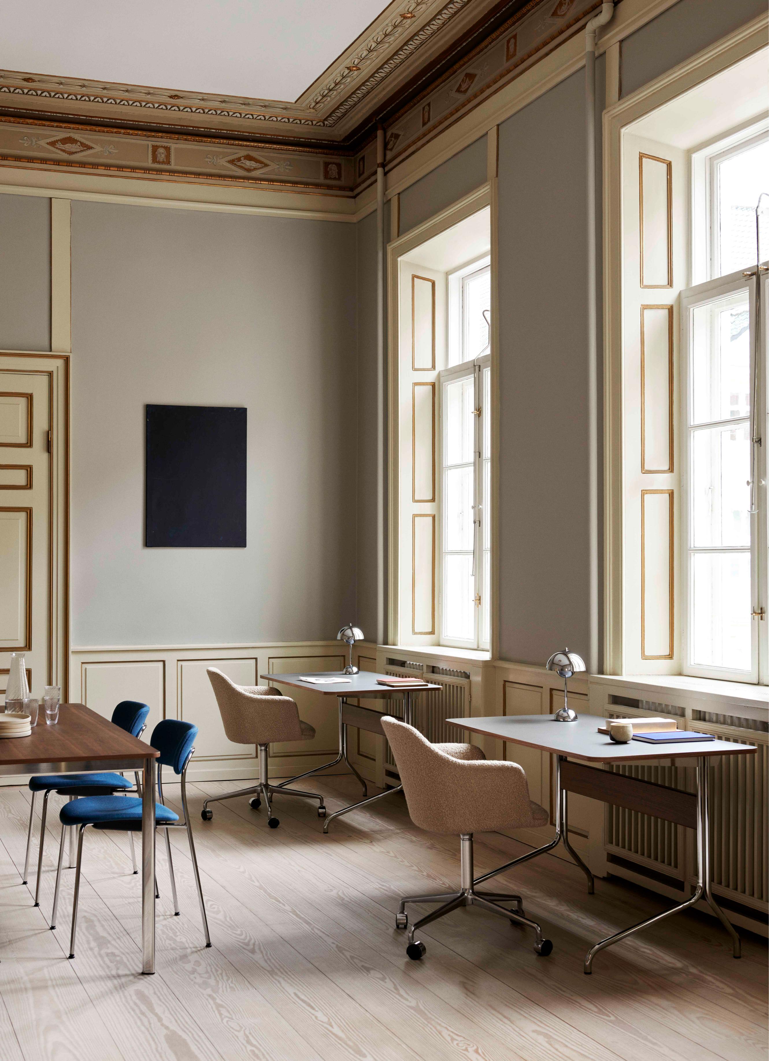 Schreibtisch PAVILION mit beiger Linoleumplatte, Eichenfurnier und Stahlfuß