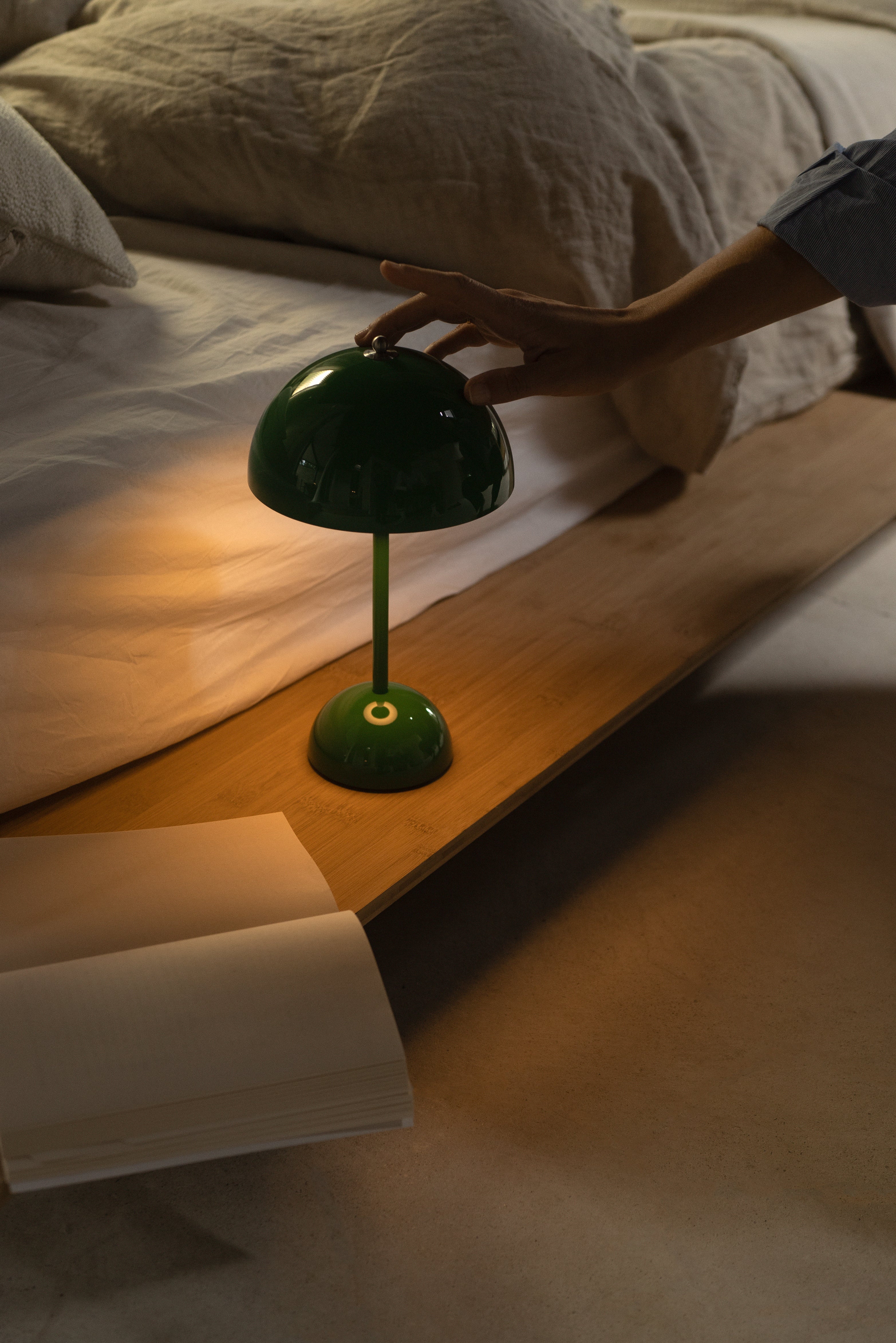 Tragbare Lampe FLOWERPOT VP9 in intensivem Grün